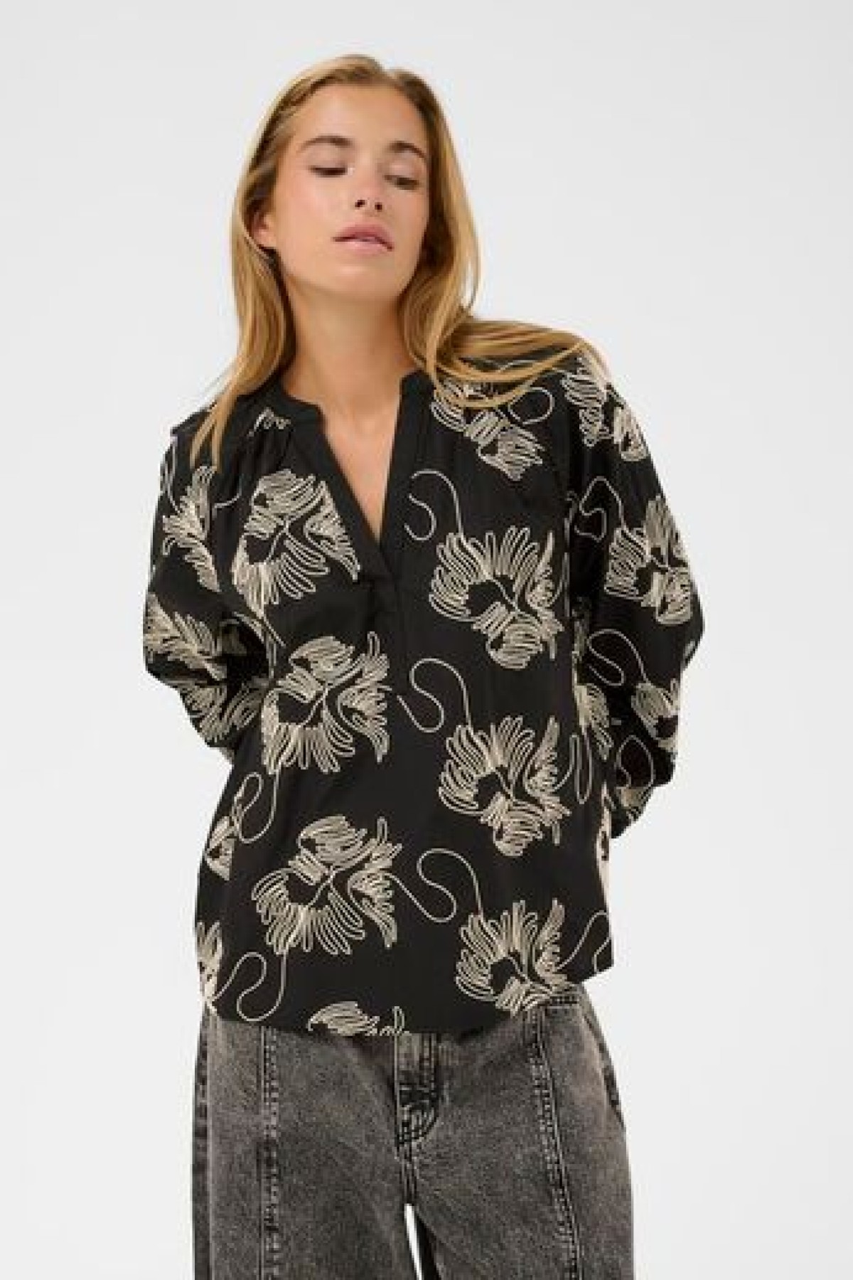 Long sleeves blouse with a V-neckline