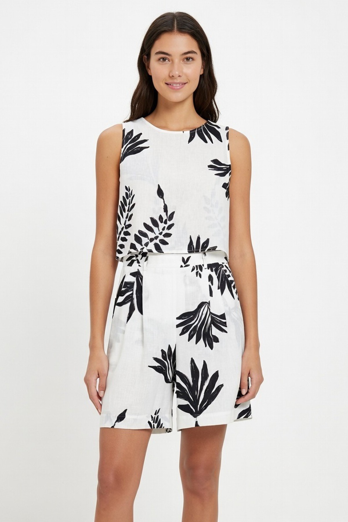 Βερμούδα με μαύρα μοτίβο , συνδύασε την με το τοπ από την ίδια συλλογή