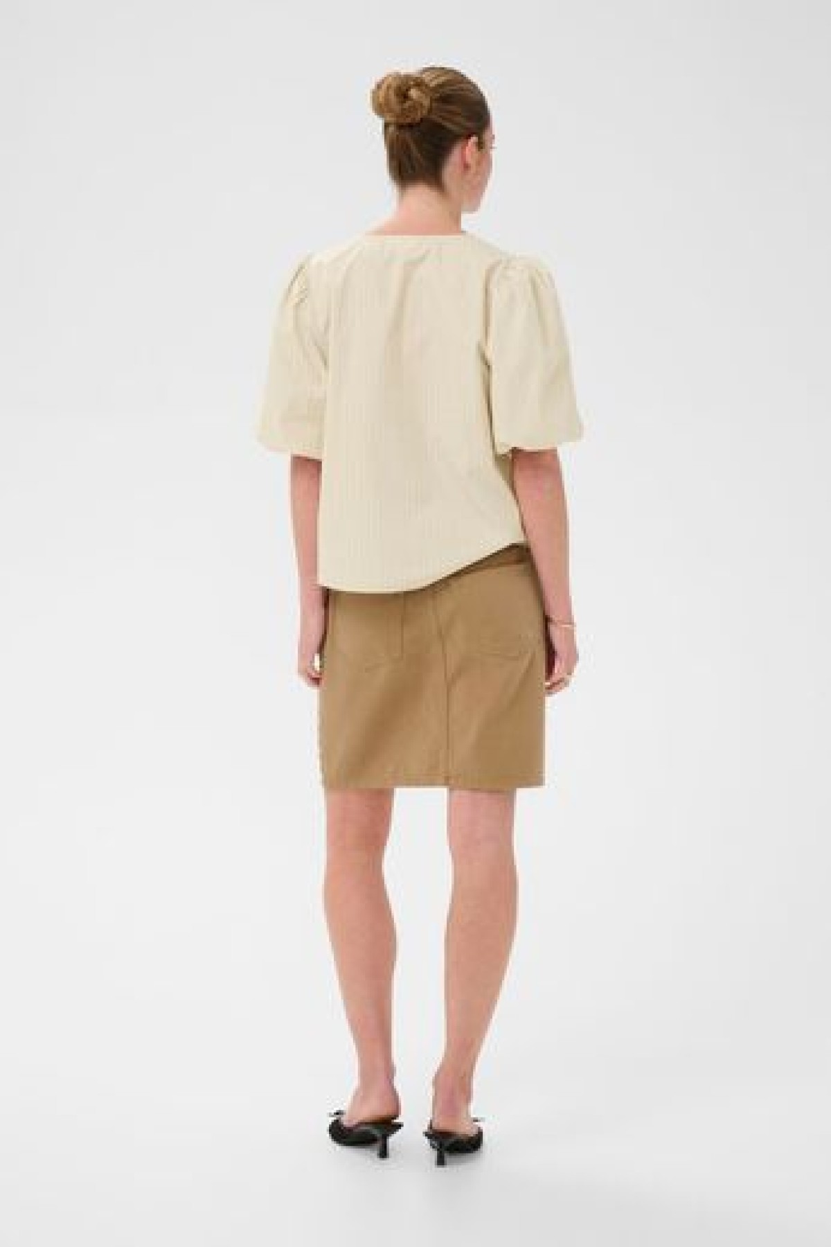 Blouse with V-neck and puff sleeves