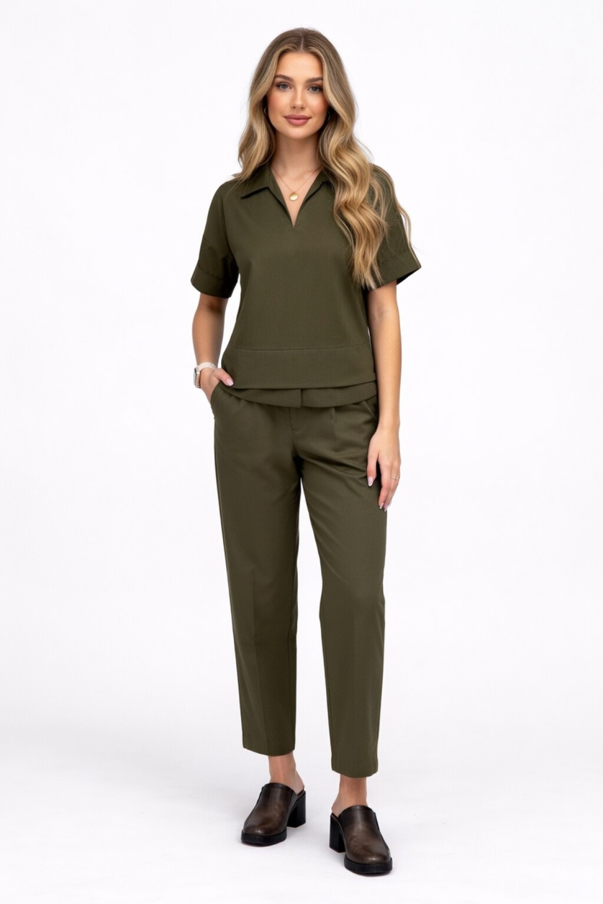 Poplin pants with an elastic waistband at the back for a perfect fit