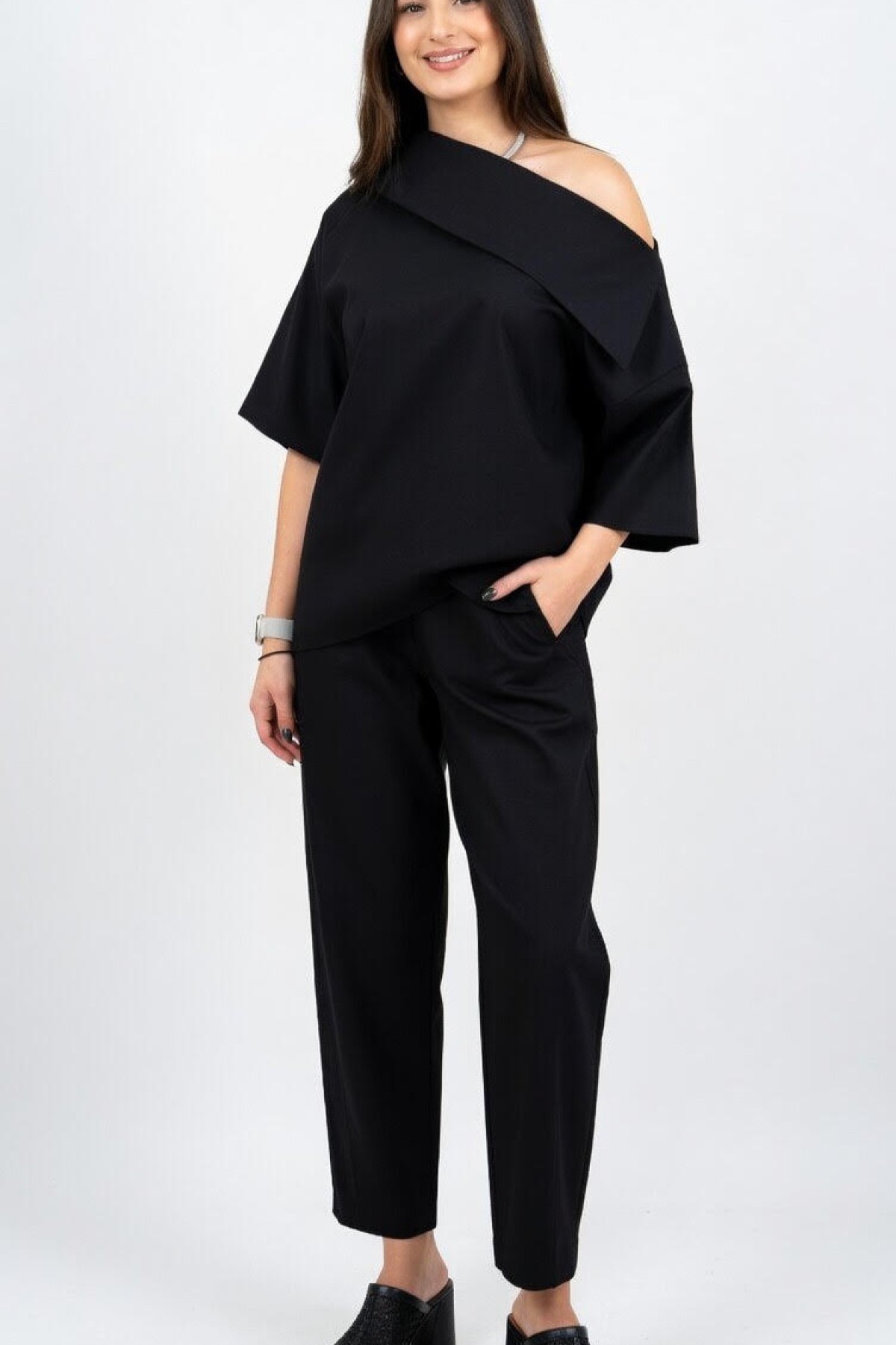 Poplin pants with an elastic waistband at the back for a perfect fit