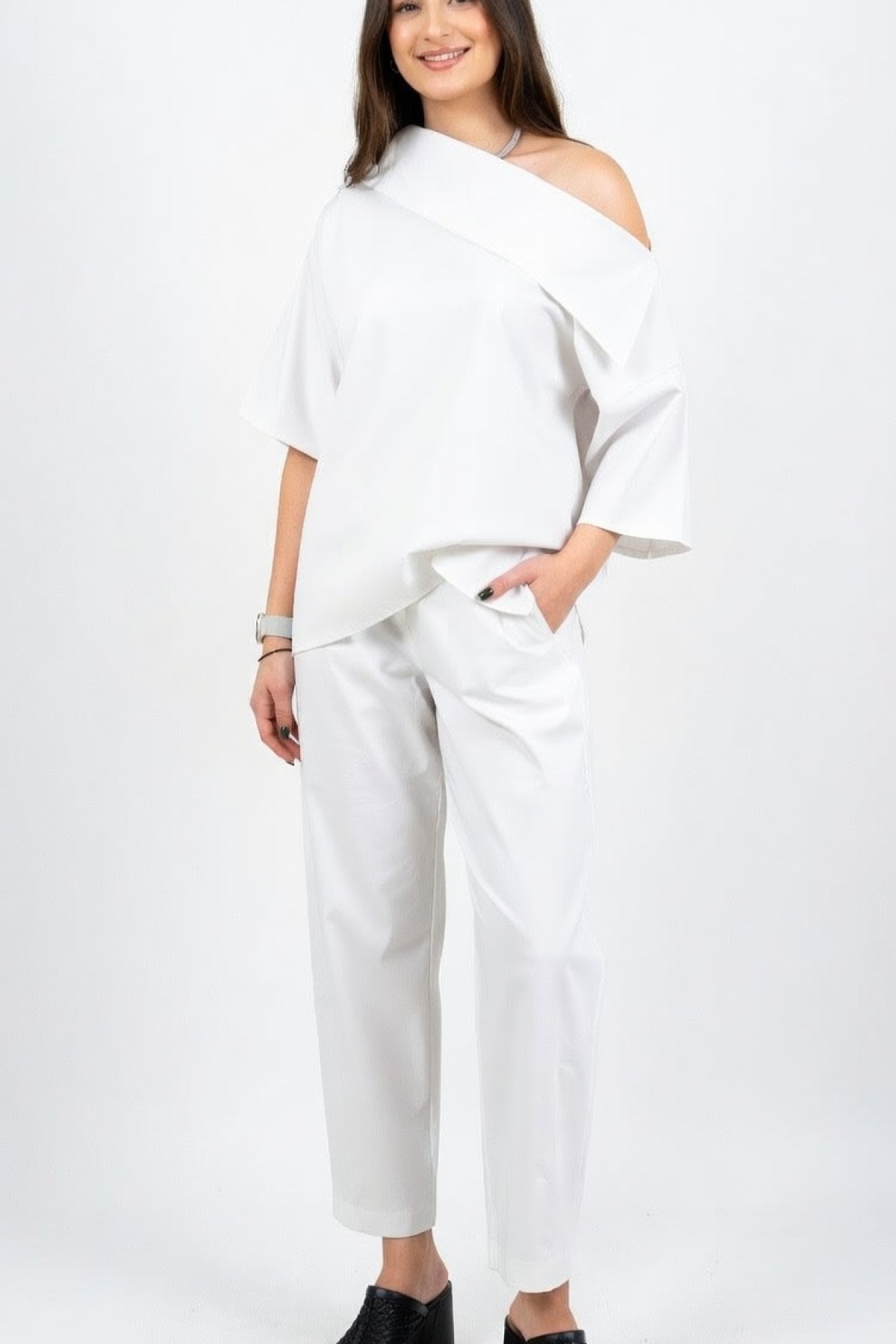 Poplin pants with an elastic waistband at the back for a perfect fit