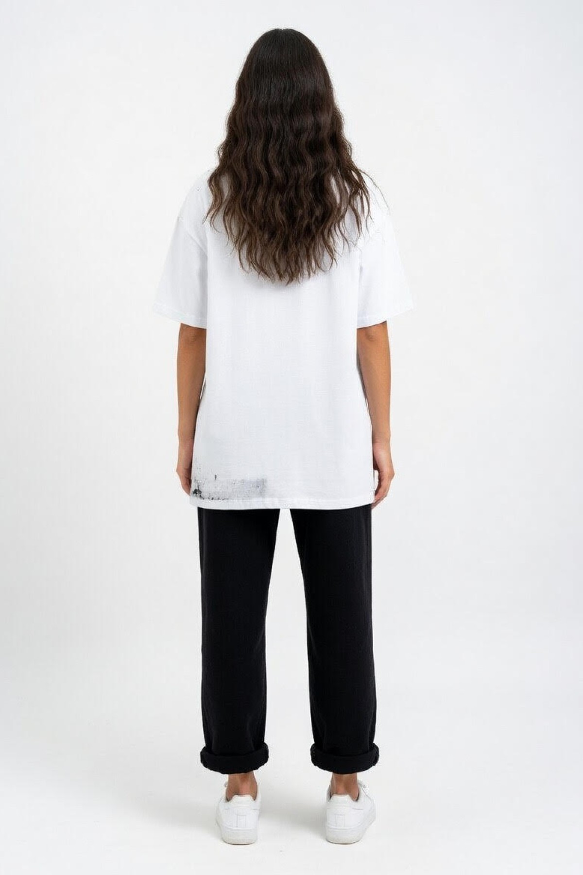 Λευκό T-shirt με Graffiti Slogan by SOMMA DESIGN