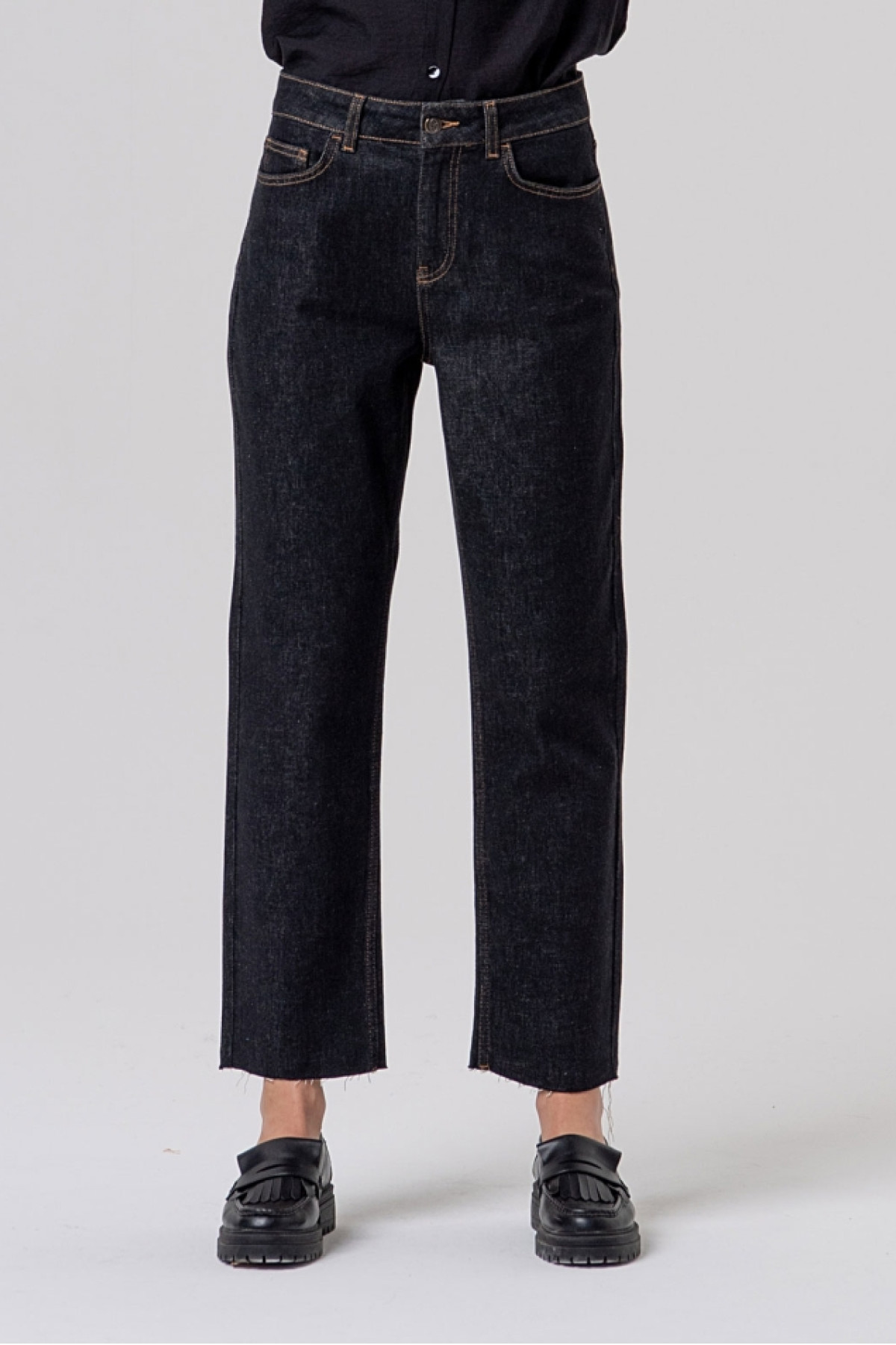 Ψηλόμεσο jeans σε μαύρο denim