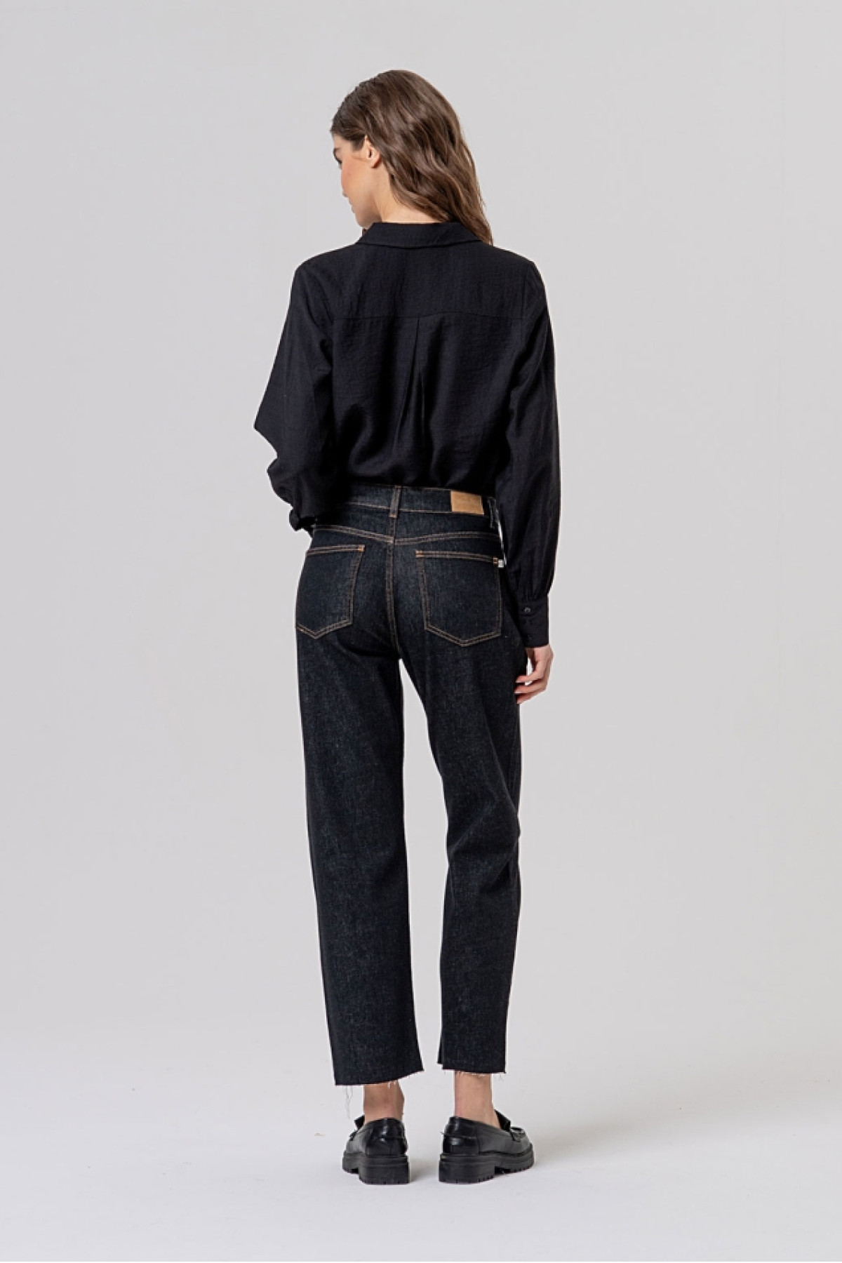 Ψηλόμεσο jeans σε μαύρο denim