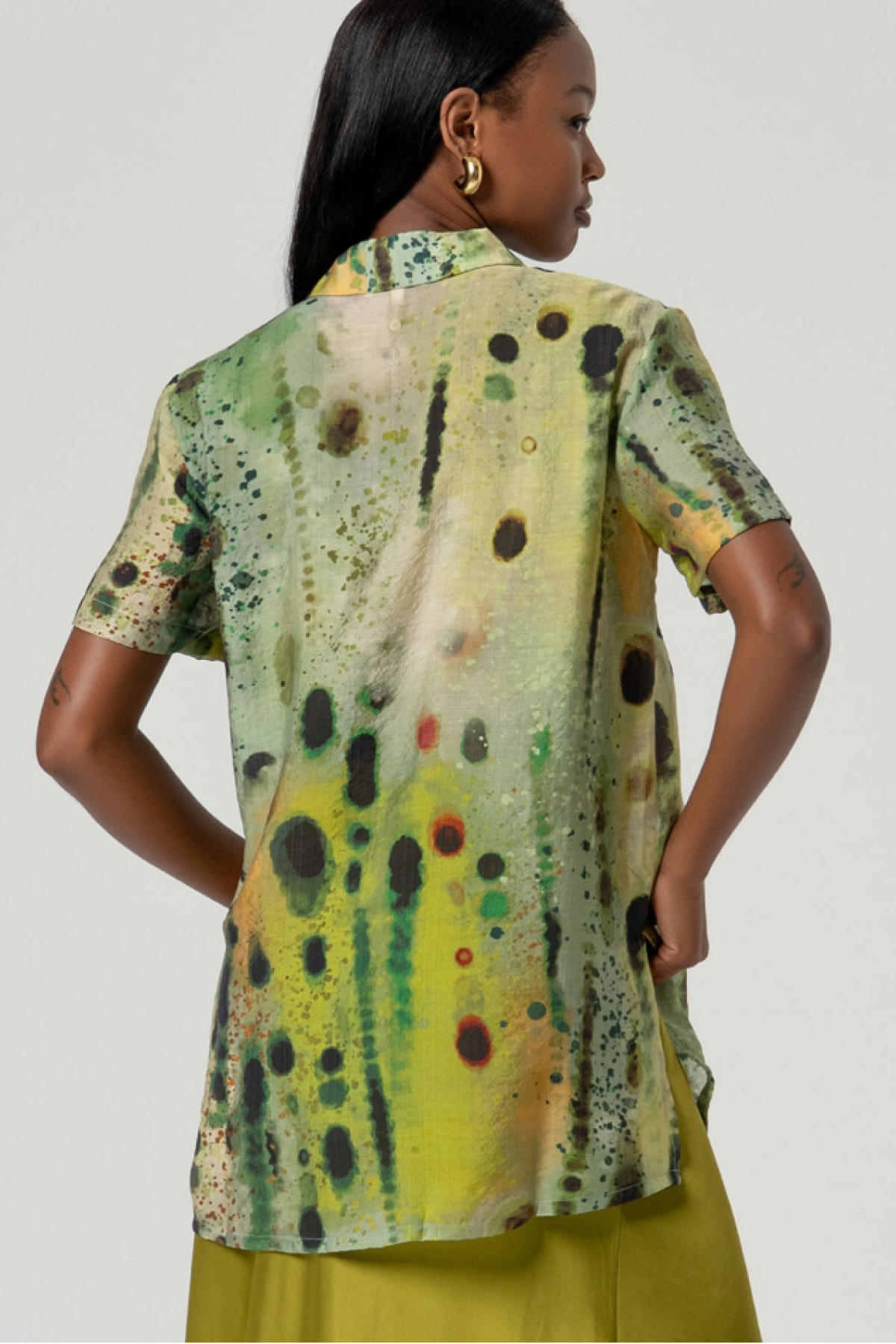 Κοντομάνικη πουκαμίσα.