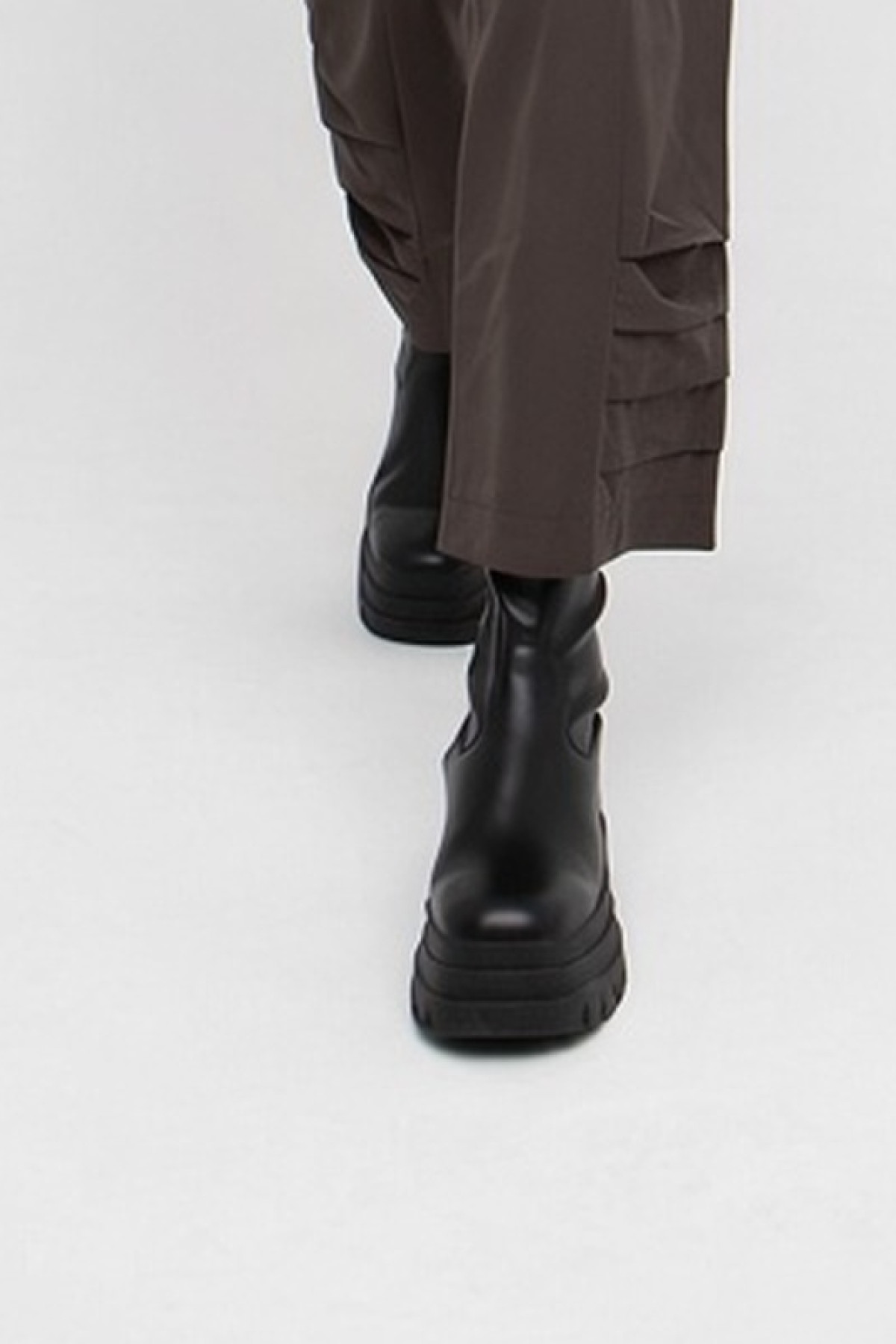 Balloon Pants with Side Pleats
