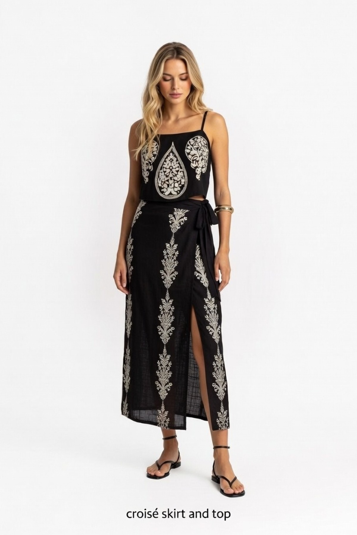 Midi κρουαζέ φούστα με λευκά μοτίβο.