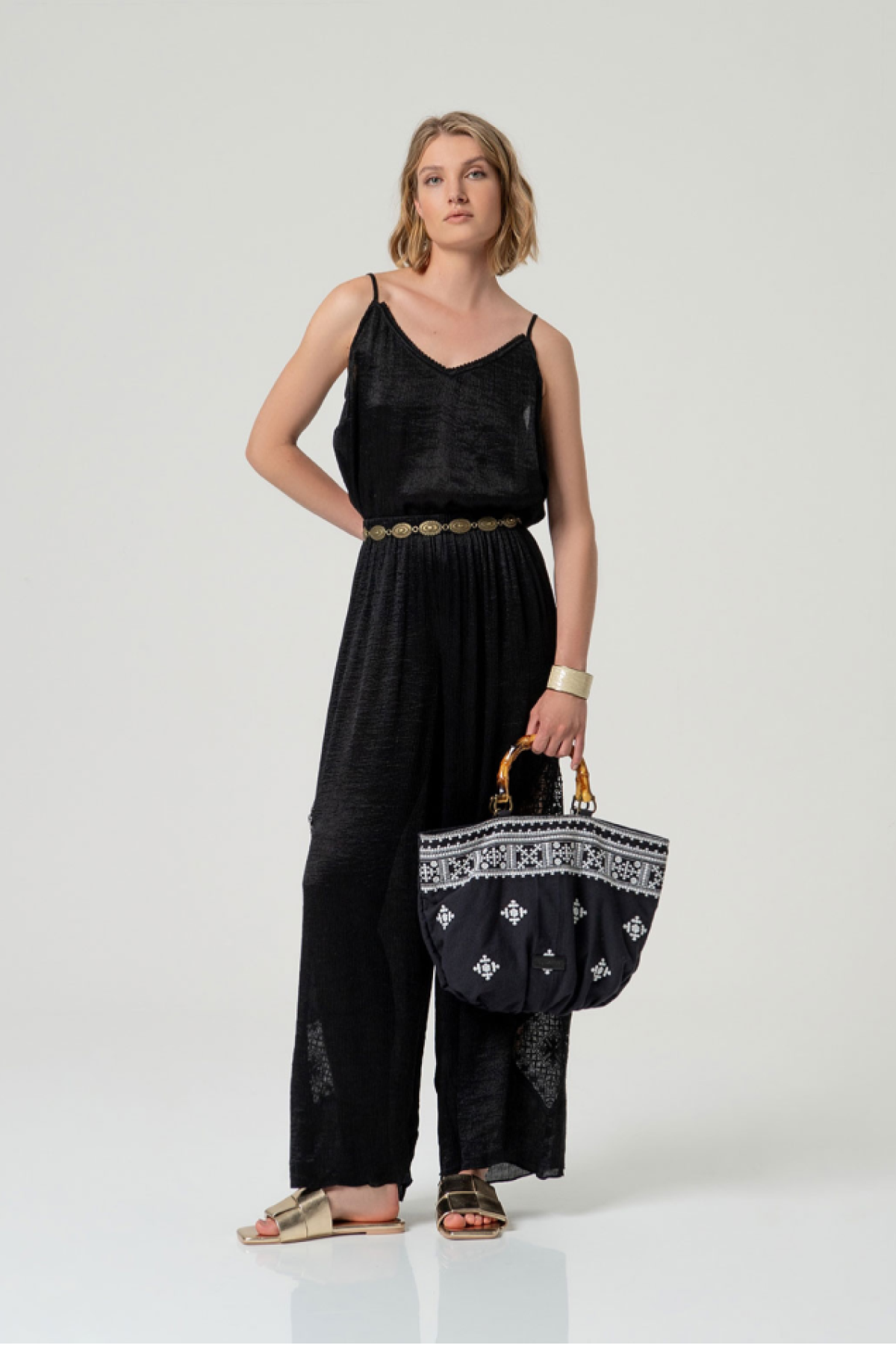 Παντελόνα με ελαστική μέση, συνδύασε την και με το τοπ από την ίδια συλλογή