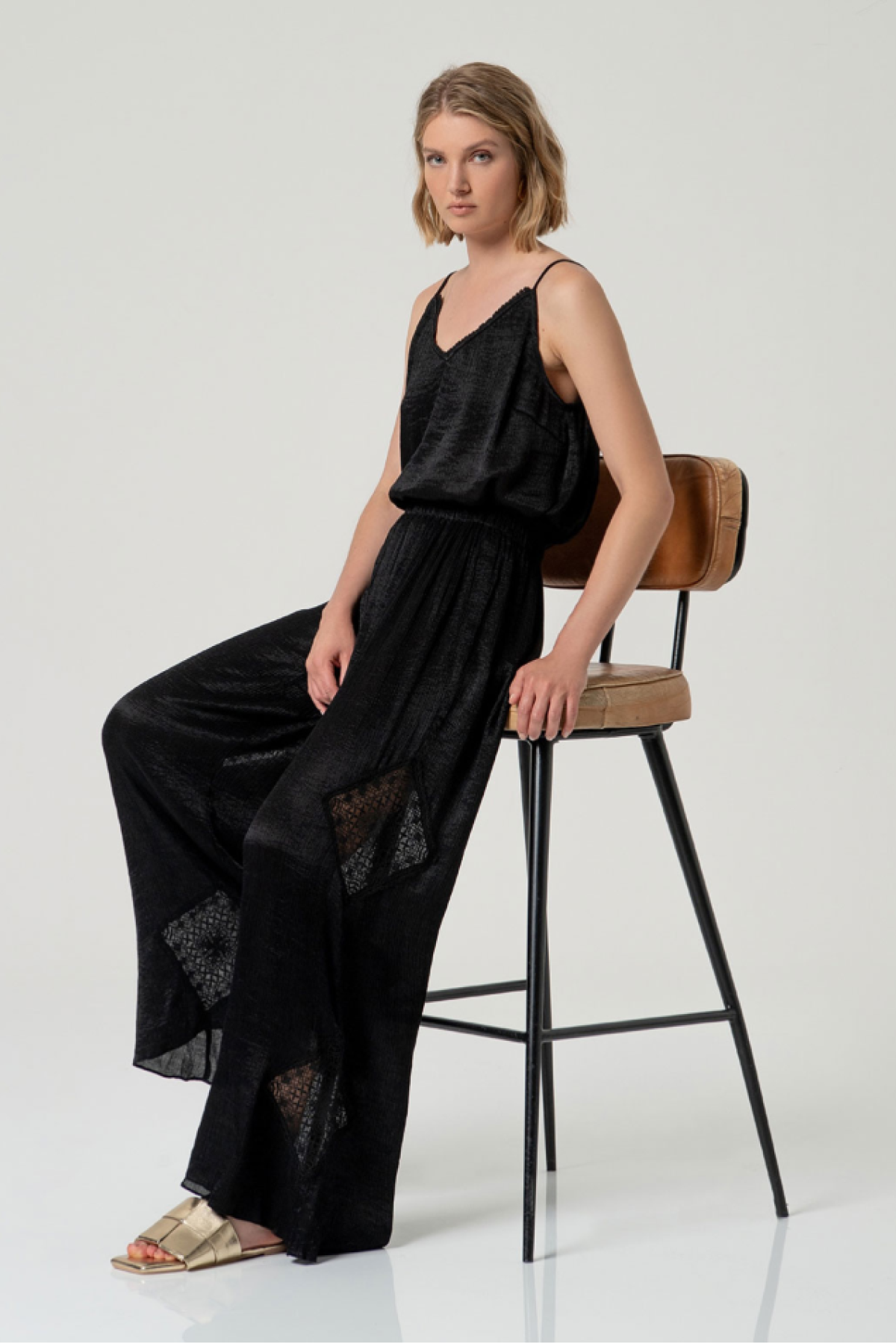 Παντελόνα με ελαστική μέση, συνδύασε την και με το τοπ από την ίδια συλλογή