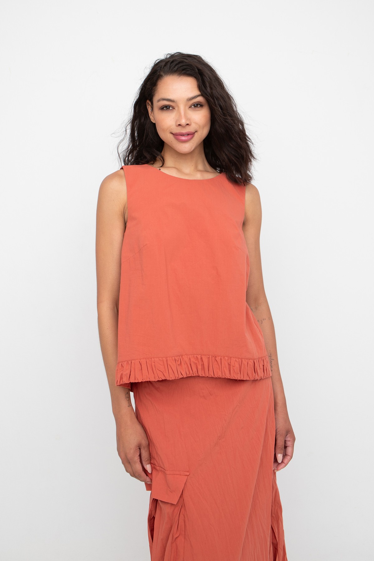 Sleeveless loose top