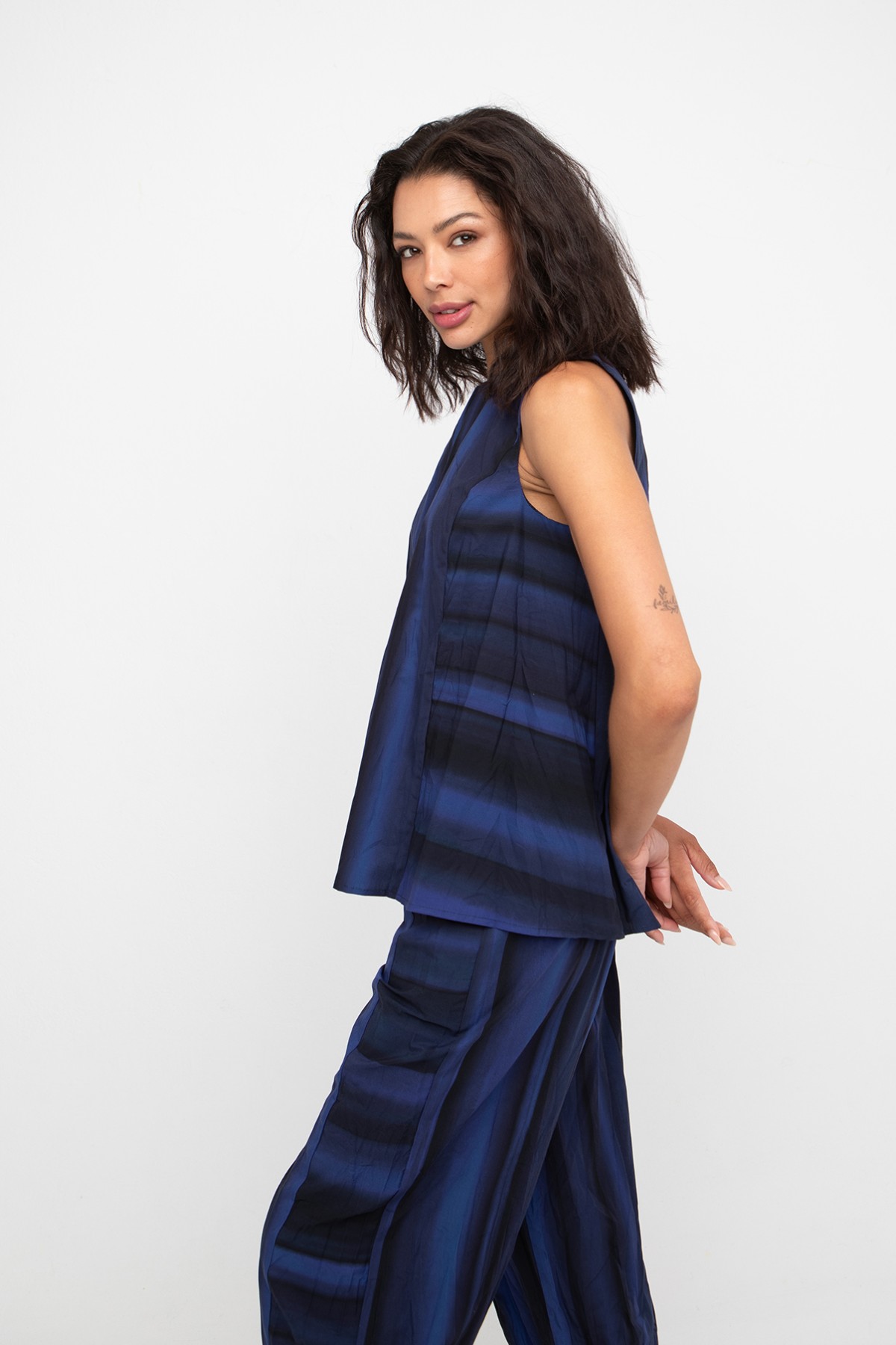 A-line  blue  sleeveless top