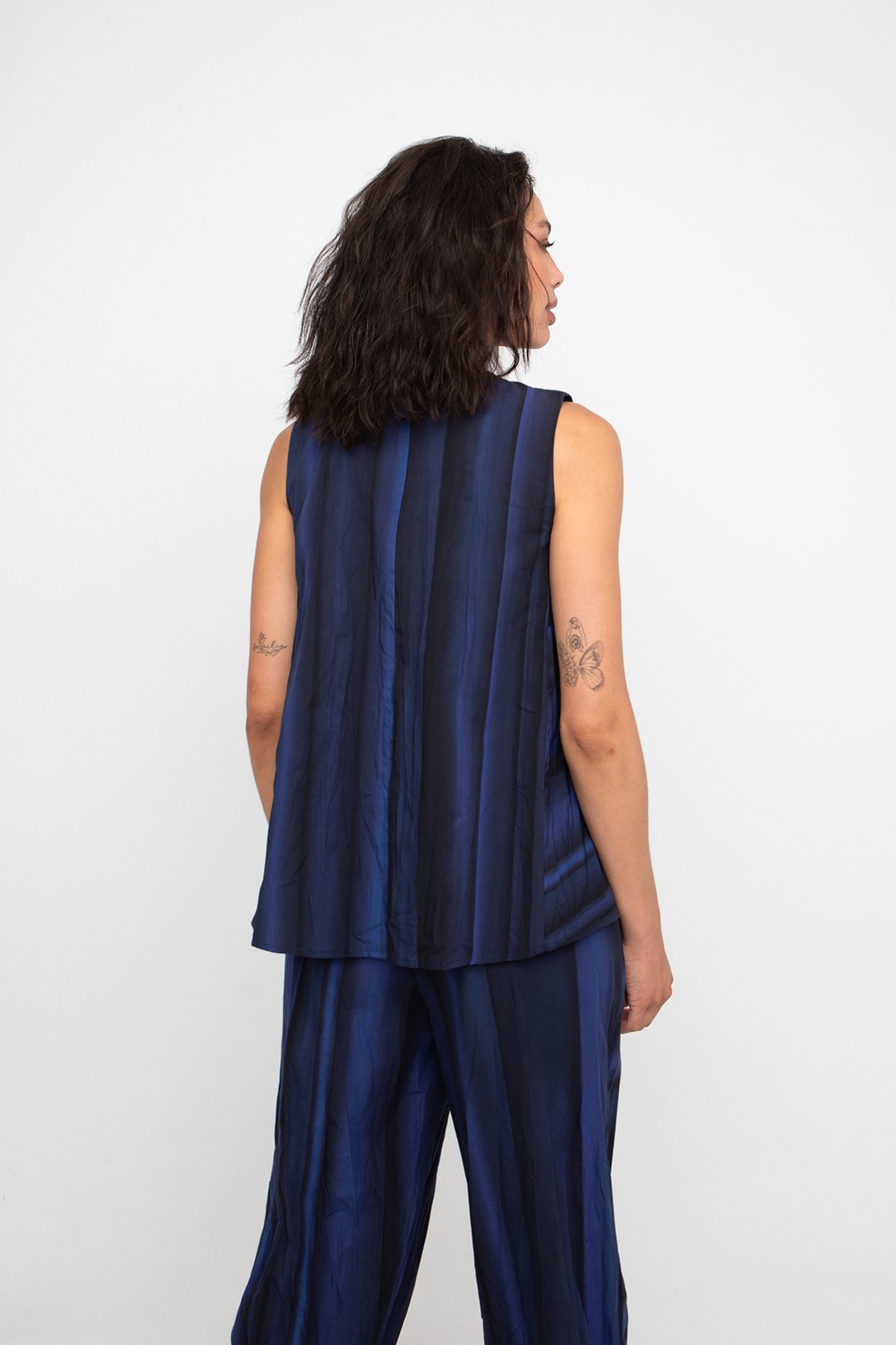 A-line  blue  sleeveless top