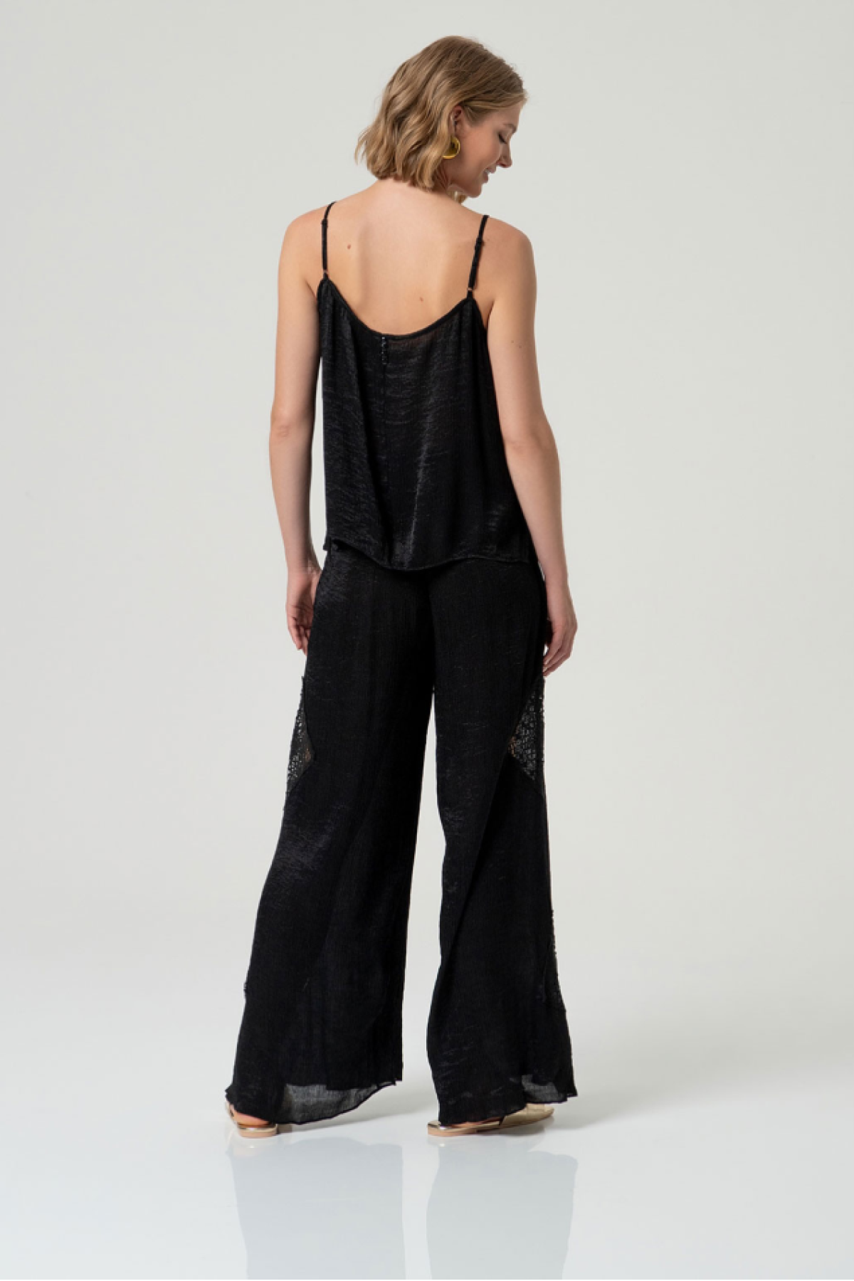 Παντελόνα με ελαστική μέση, συνδύασε την και με το τοπ από την ίδια συλλογή