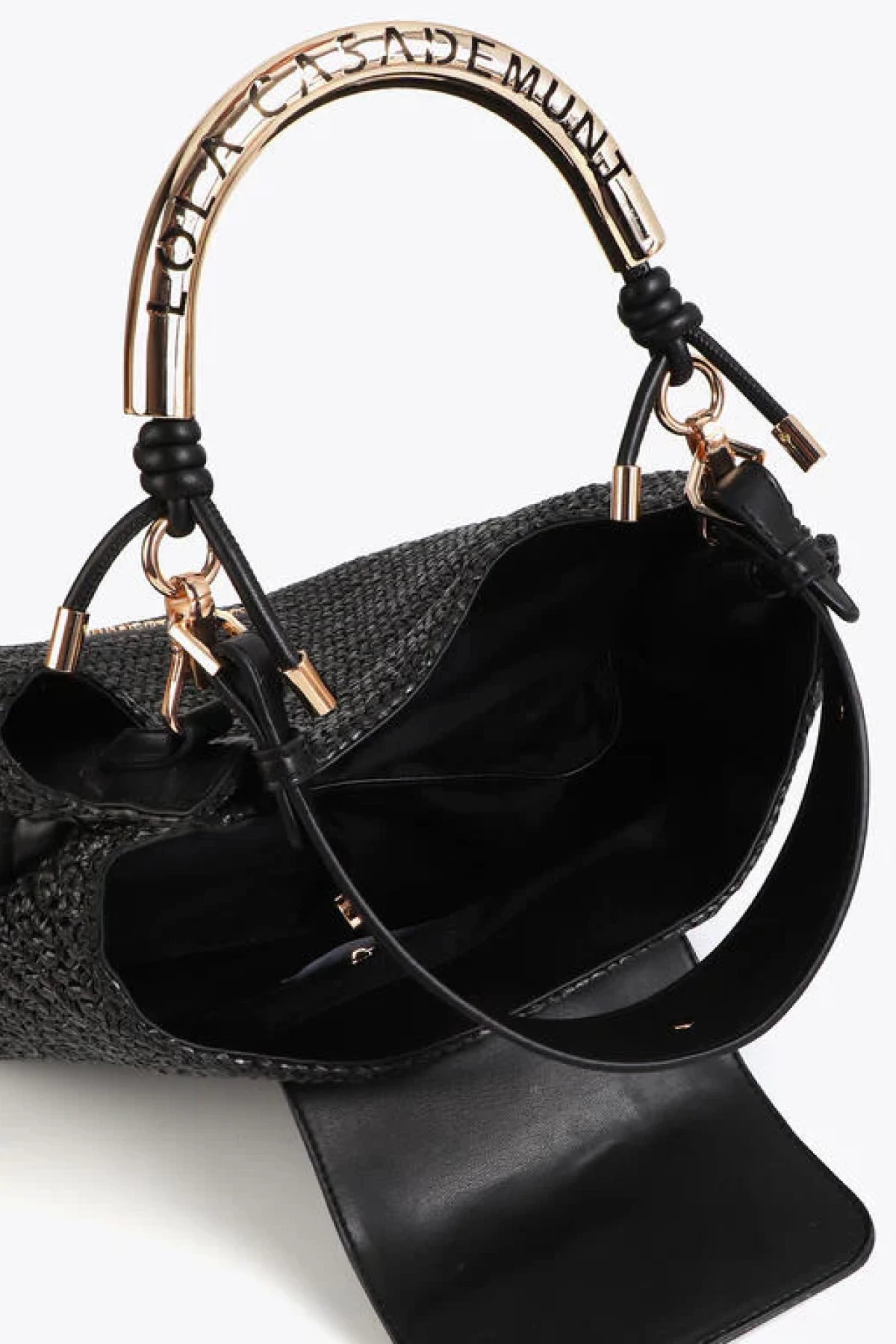 Raffia handbag with metallic handle.