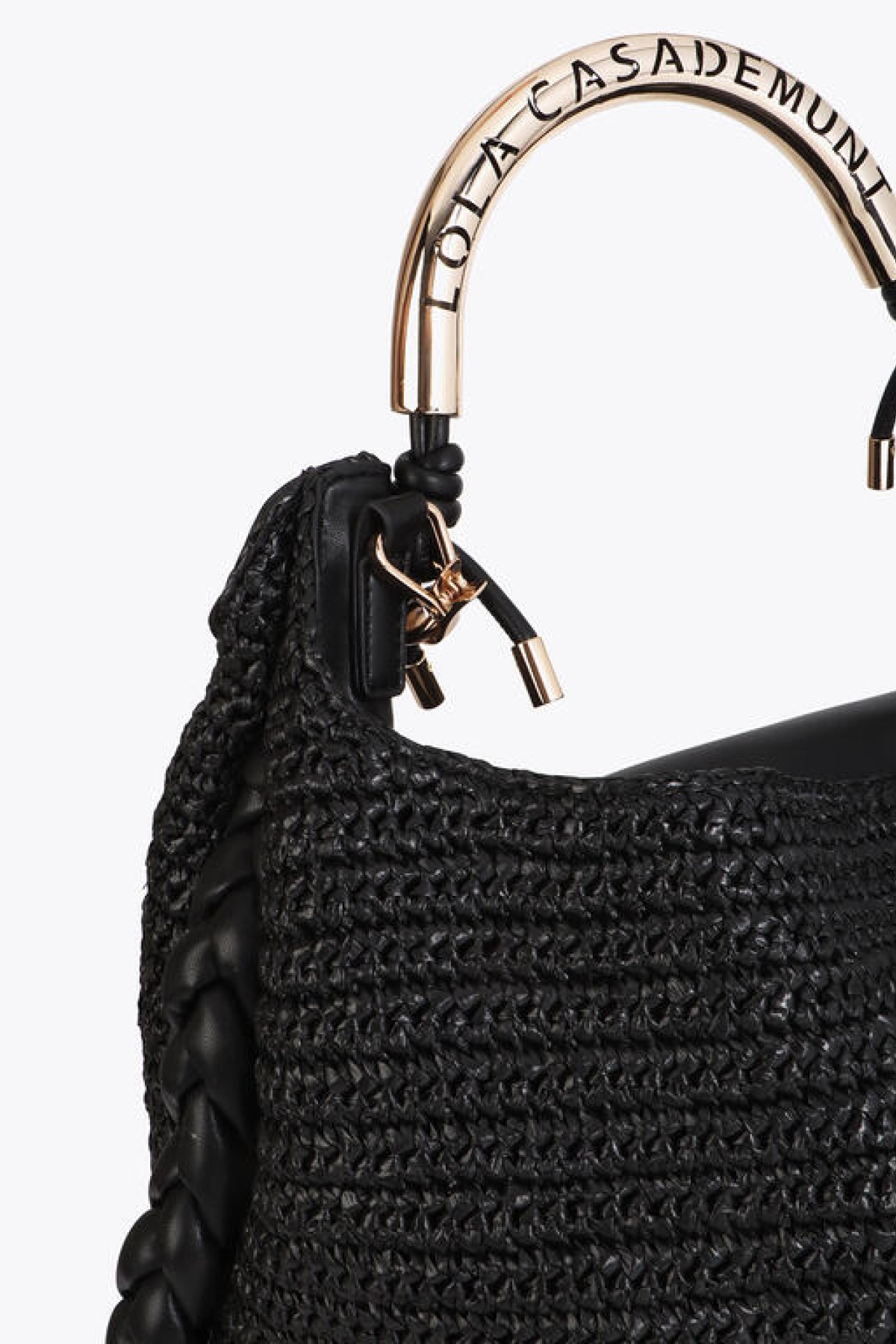 Raffia handbag with metallic handle.