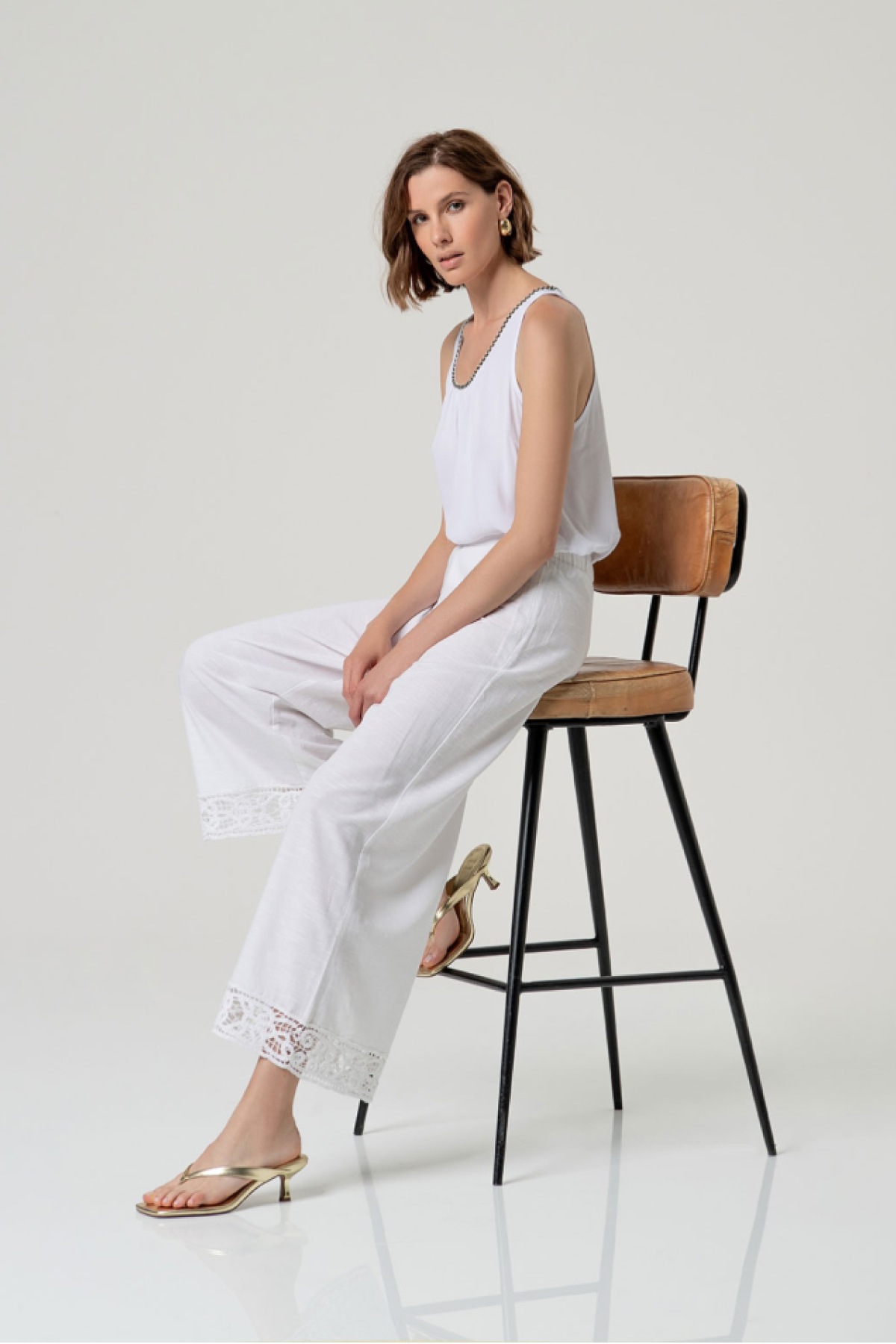 Crop παντελόνα λευκή, συνδύασε την και με το τοπ από την ίδια συλλογή