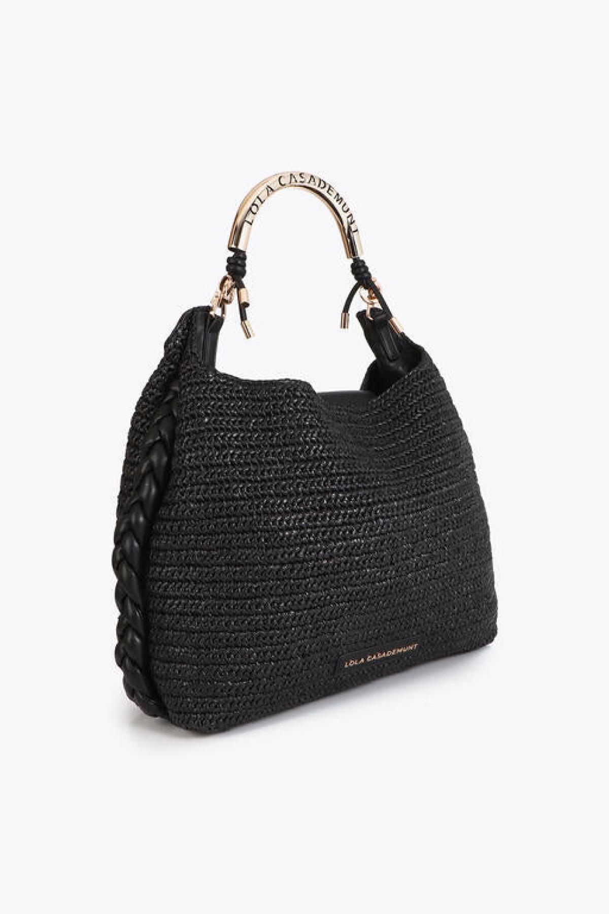 Raffia handbag with metallic handle.