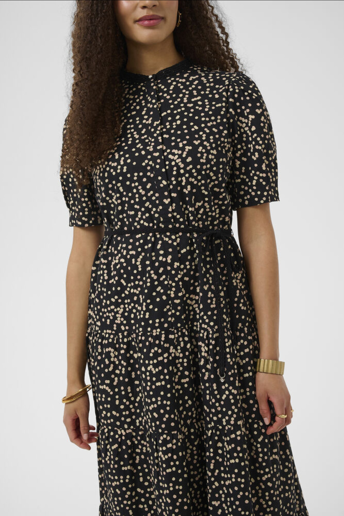 Μidi dress short puff sleeves, and thin belt at the waist for a flattering fit.