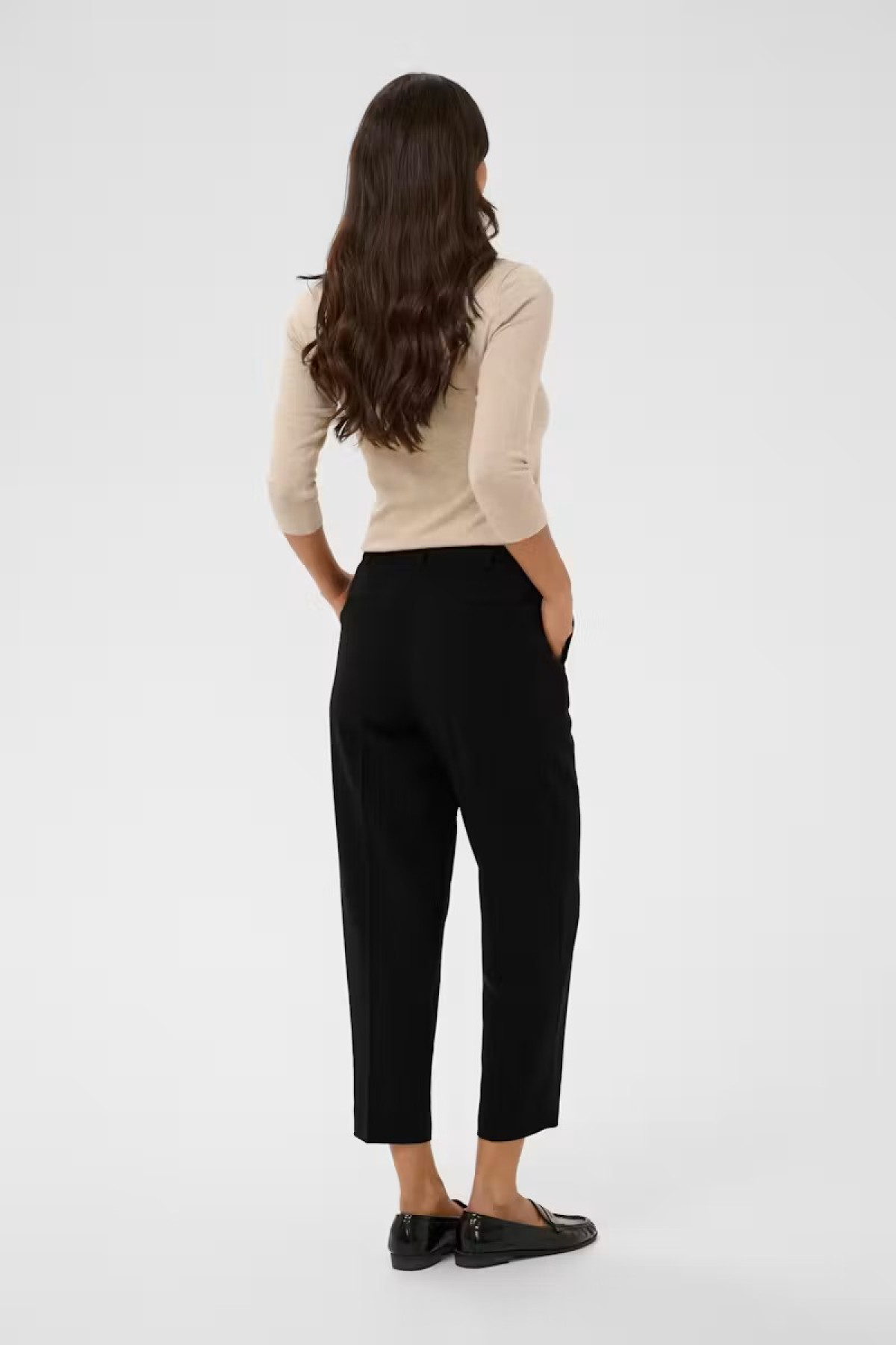 High-Waisted pants  with elastic waist.