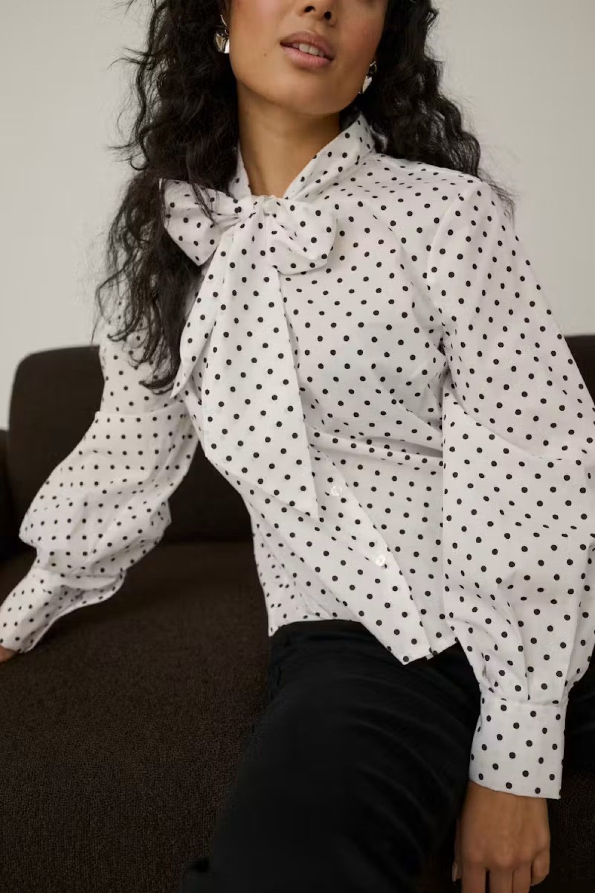 Bow tie polka dot shirt - White with black dots