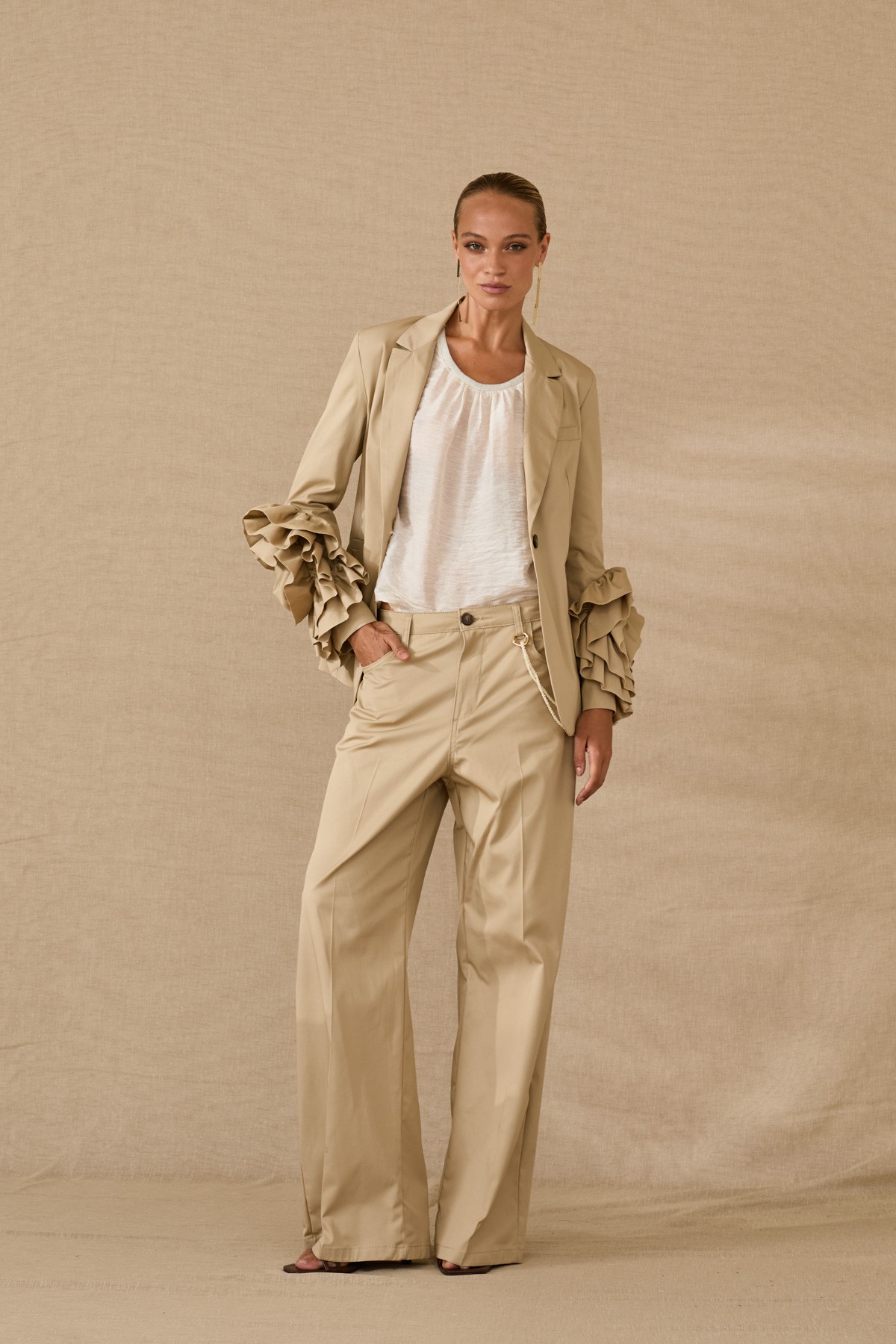 Σακάκι με εντυπωσιακά μανίκια