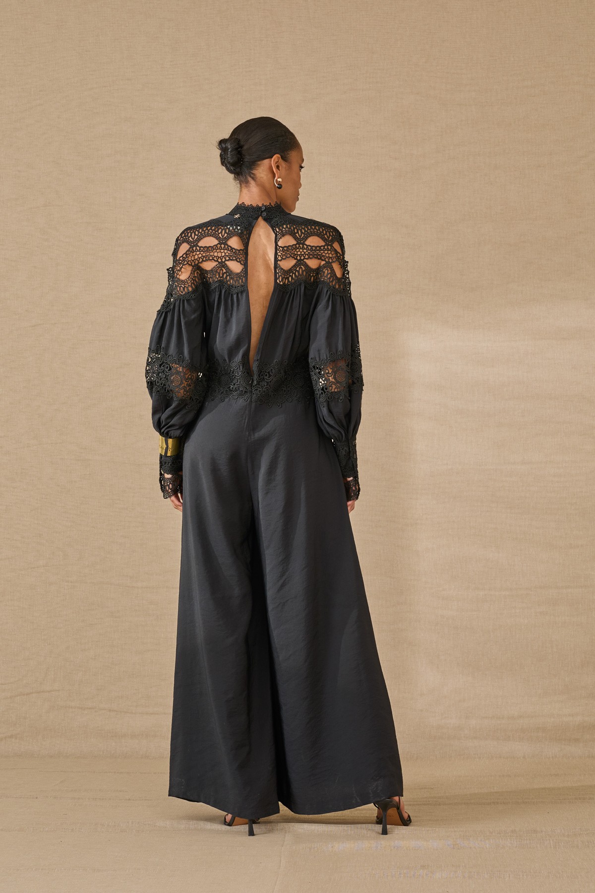 Elegant ολόσωμη φόρμα.