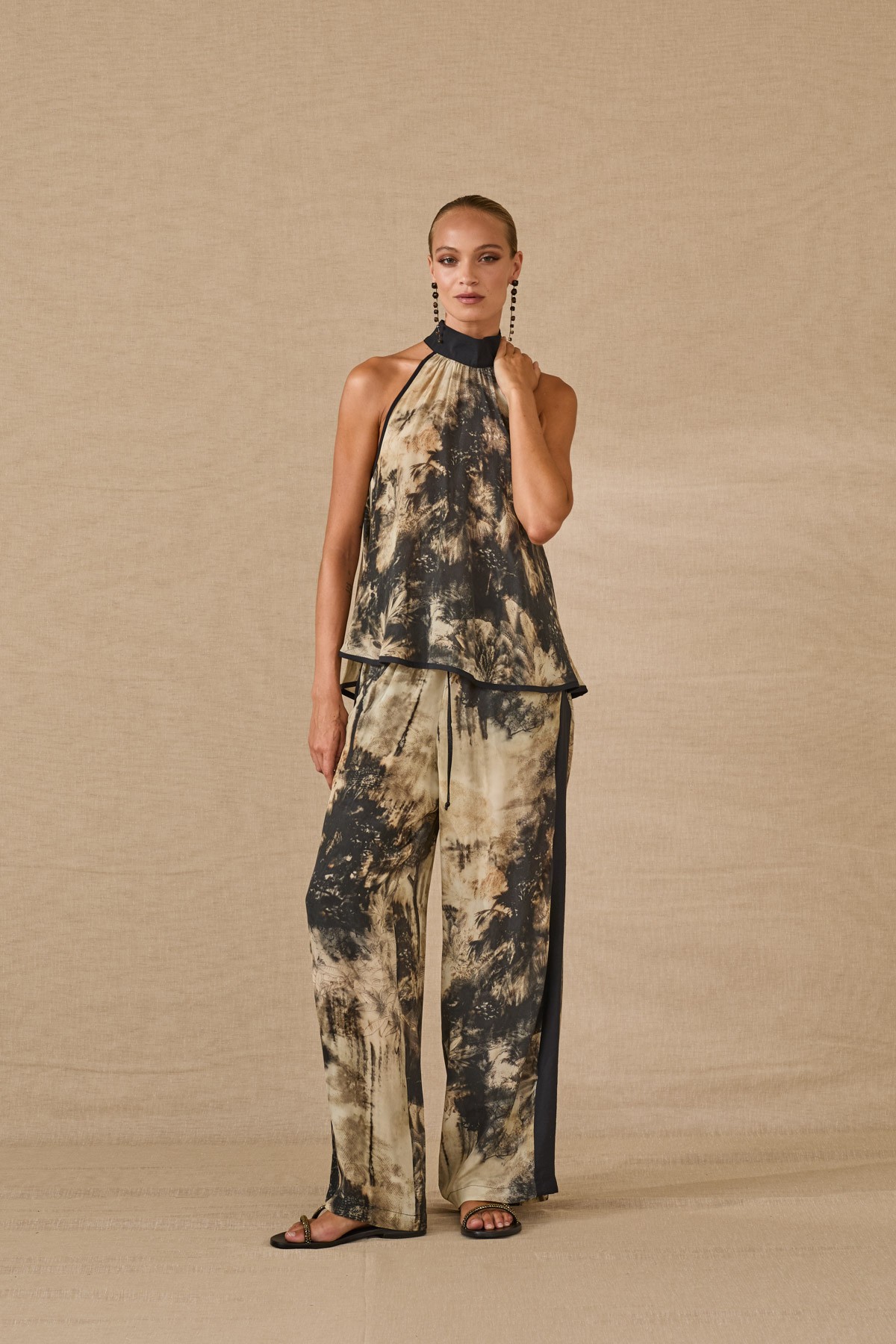 Pants with jungle print. Wear it with the matching top