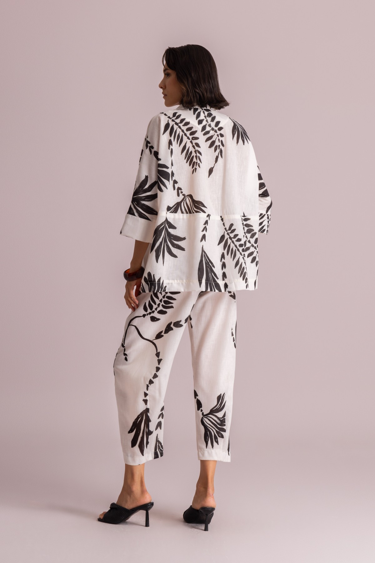 Ασπρόμαυρο κιμονό   botanical print