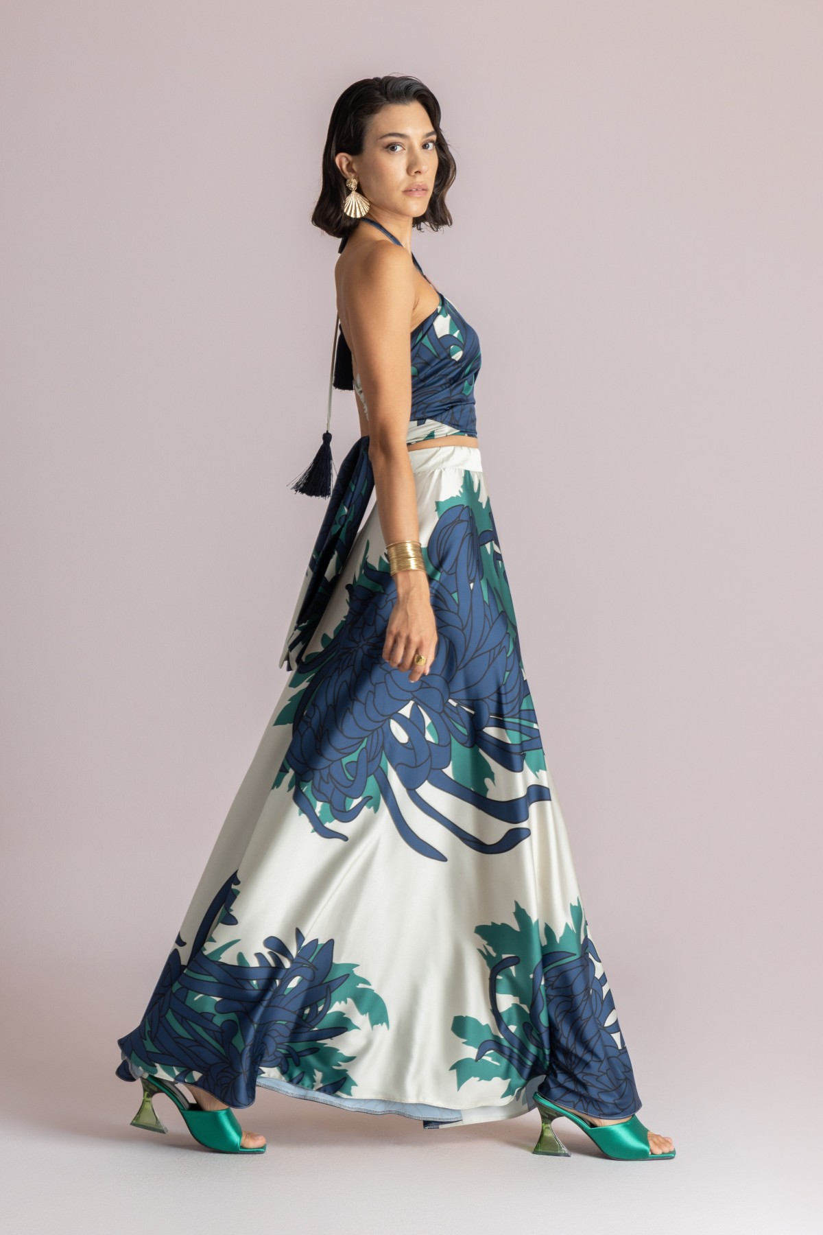 Satin κλος φούστα, συνδύασε την με το τοπ από την ίδια συλλογή