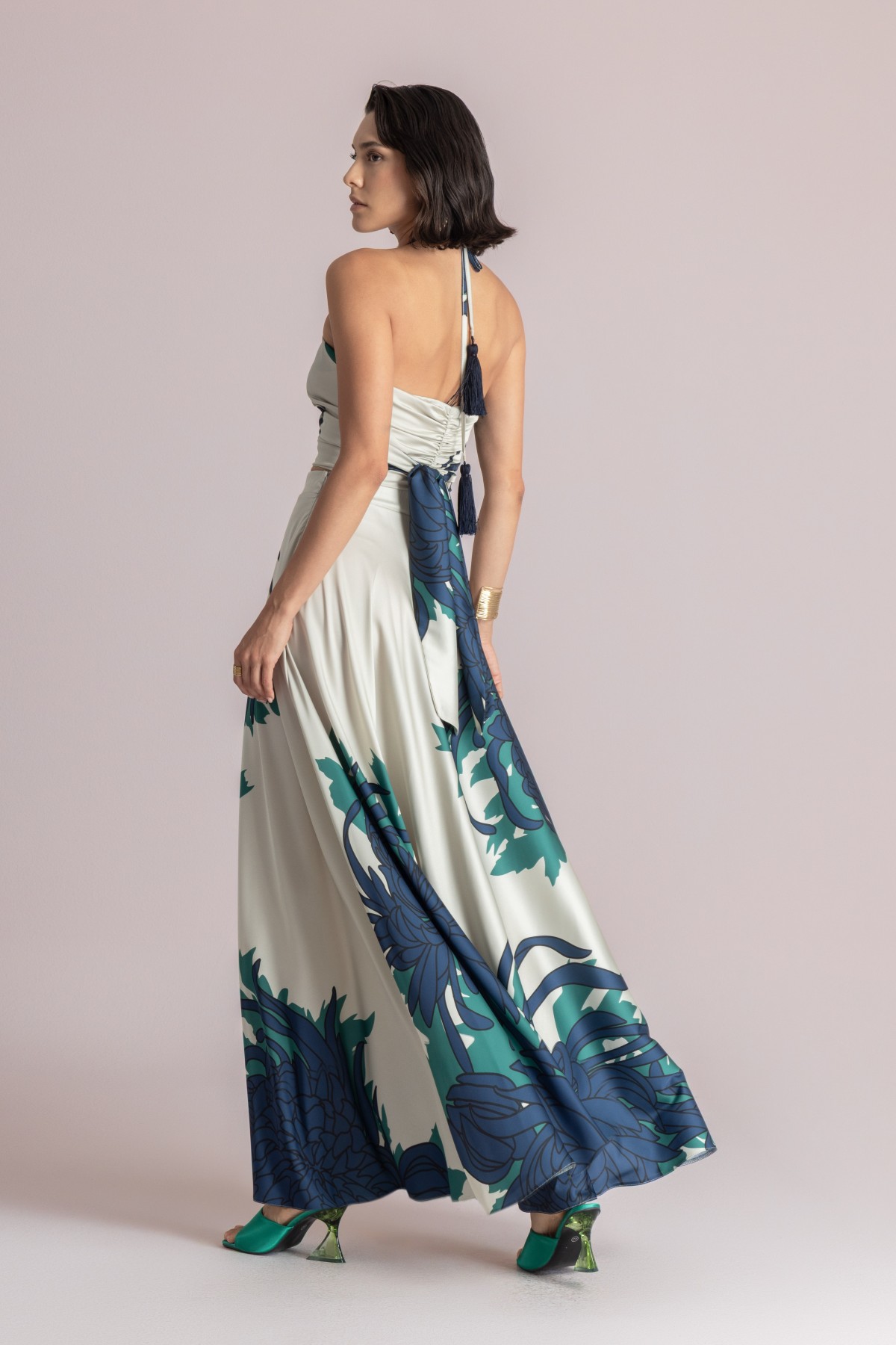 Satin κλος φούστα, συνδύασε την με το τοπ από την ίδια συλλογή