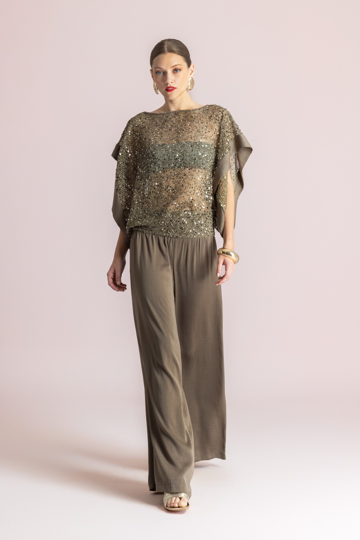 Elegant sequined top. Wear it with the matching satin pants