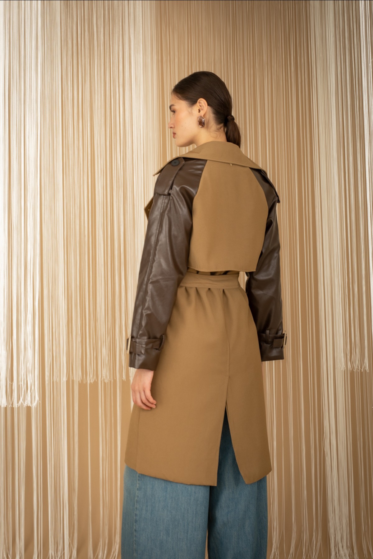 Trench coat with eco-leather sleeves