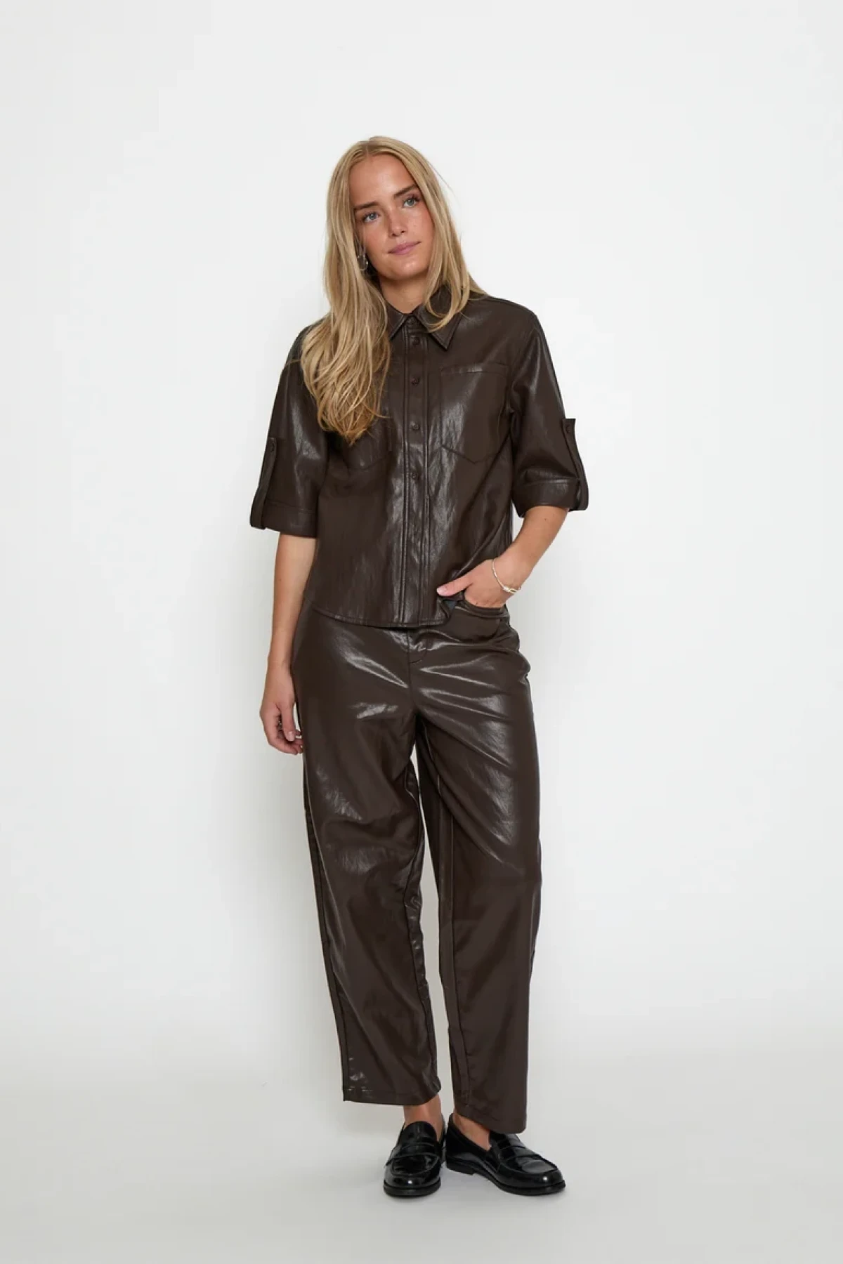 Short sleeves eco-leatherrt shirt.