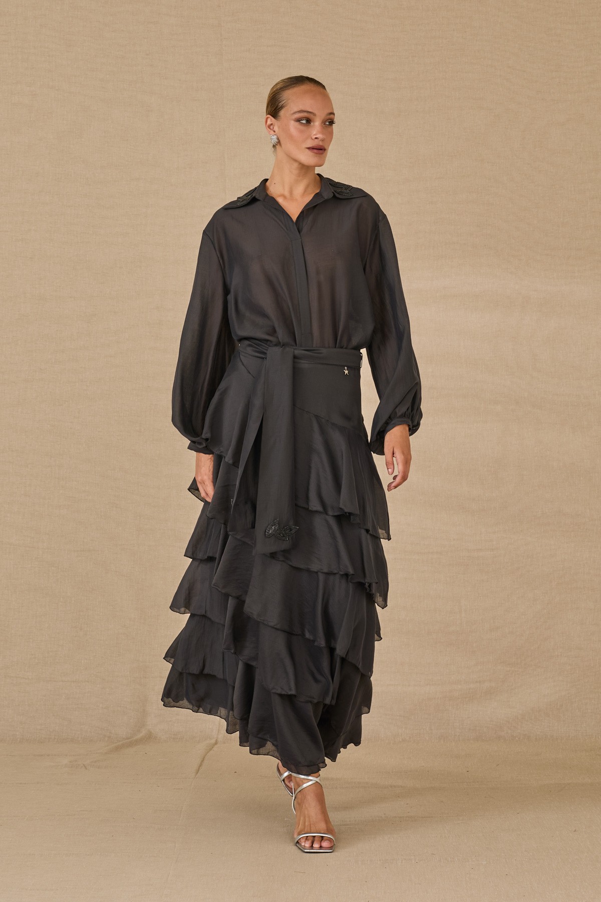 Μακριά φούστα με βολάν en