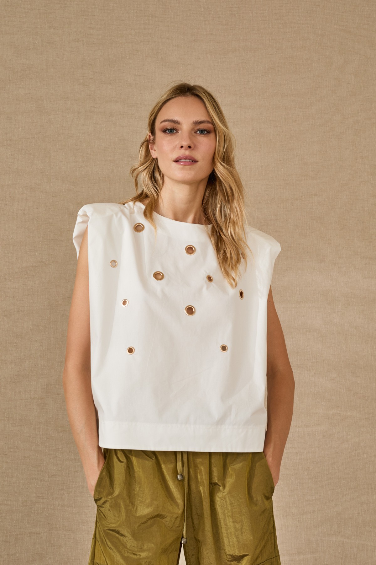 Βlouse with shoulder pads / two colors, white and black