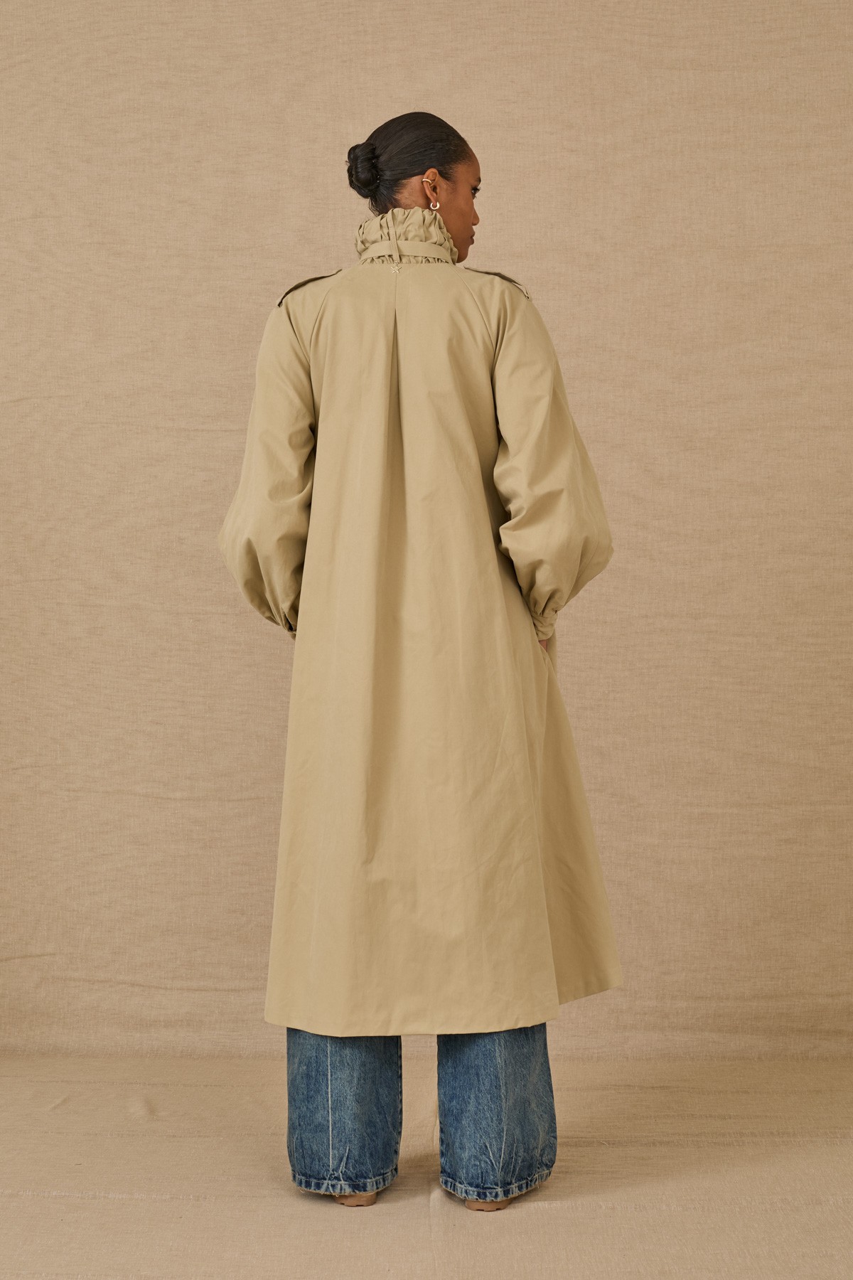 Καπαρντίνα μακριά σε γραμμή Α