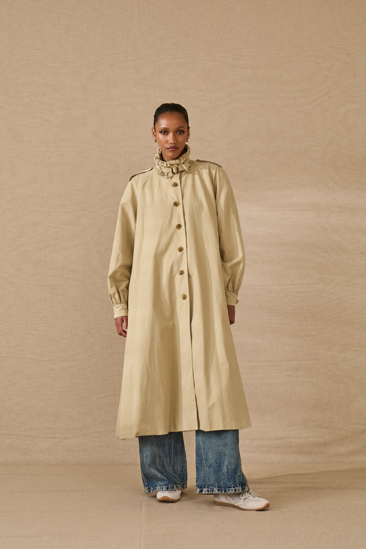 Καπαρντίνα μακριά σε γραμμή Α