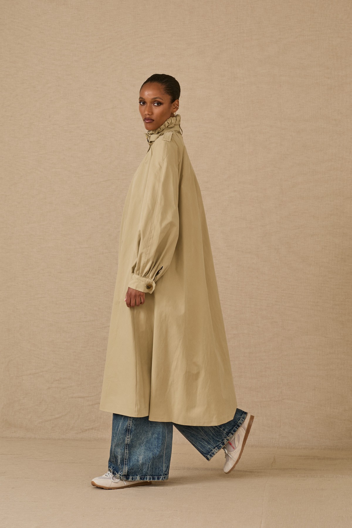 Καπαρντίνα μακριά σε γραμμή Α