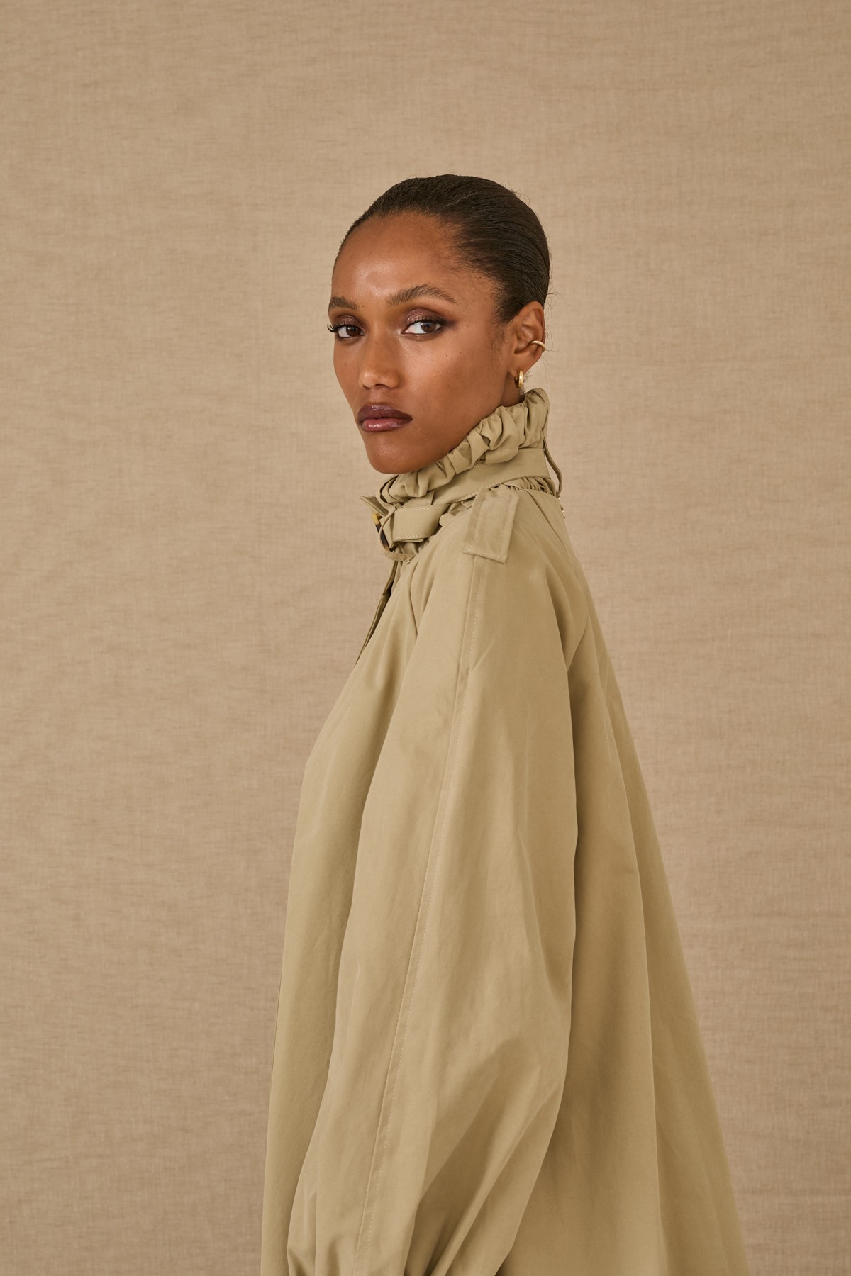 Καπαρντίνα μακριά σε γραμμή Α