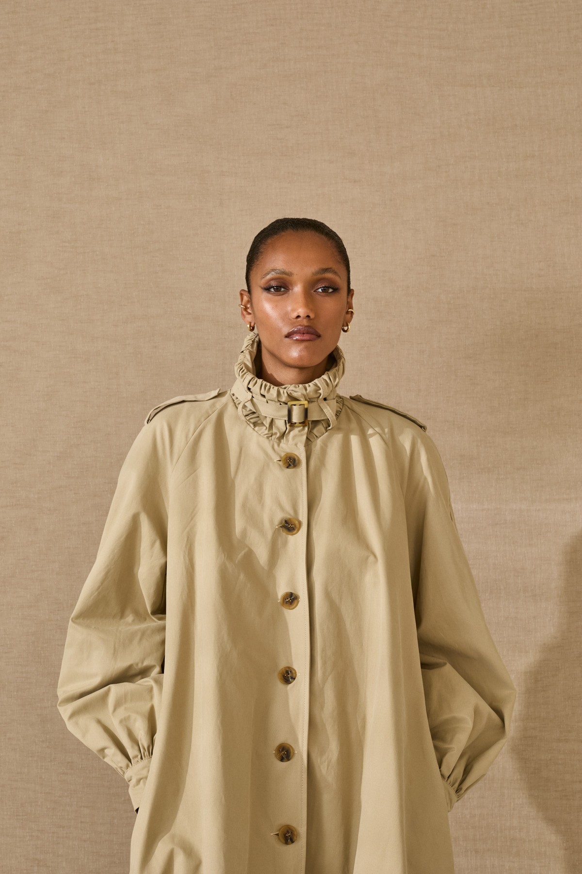 Καπαρντίνα μακριά σε γραμμή Α