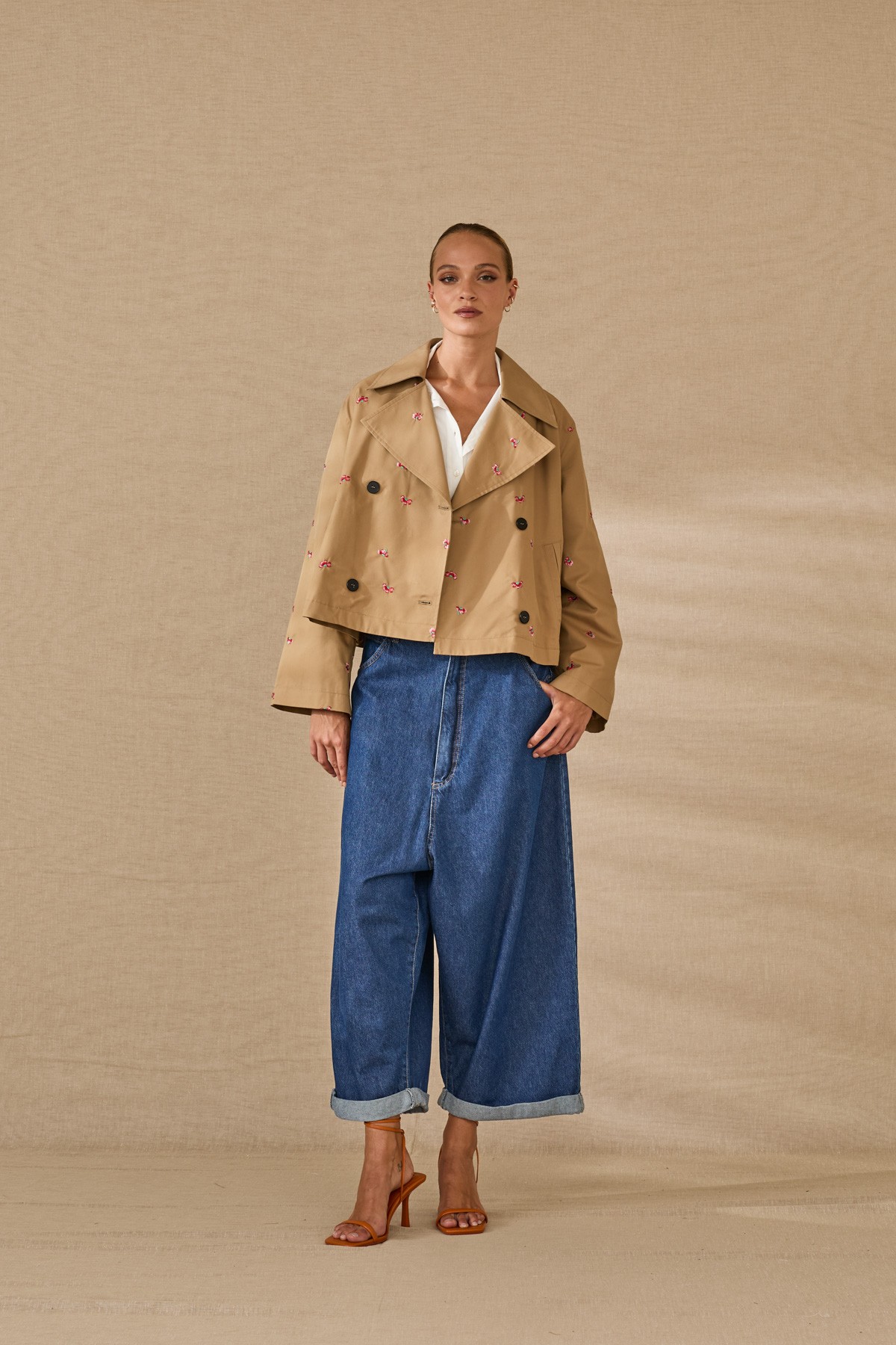 Ελαφρύ κοντό καπαρντινάκι