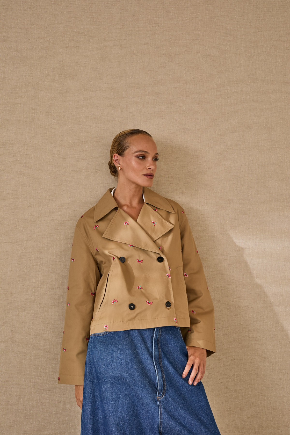 Ελαφρύ κοντό καπαρντινάκι