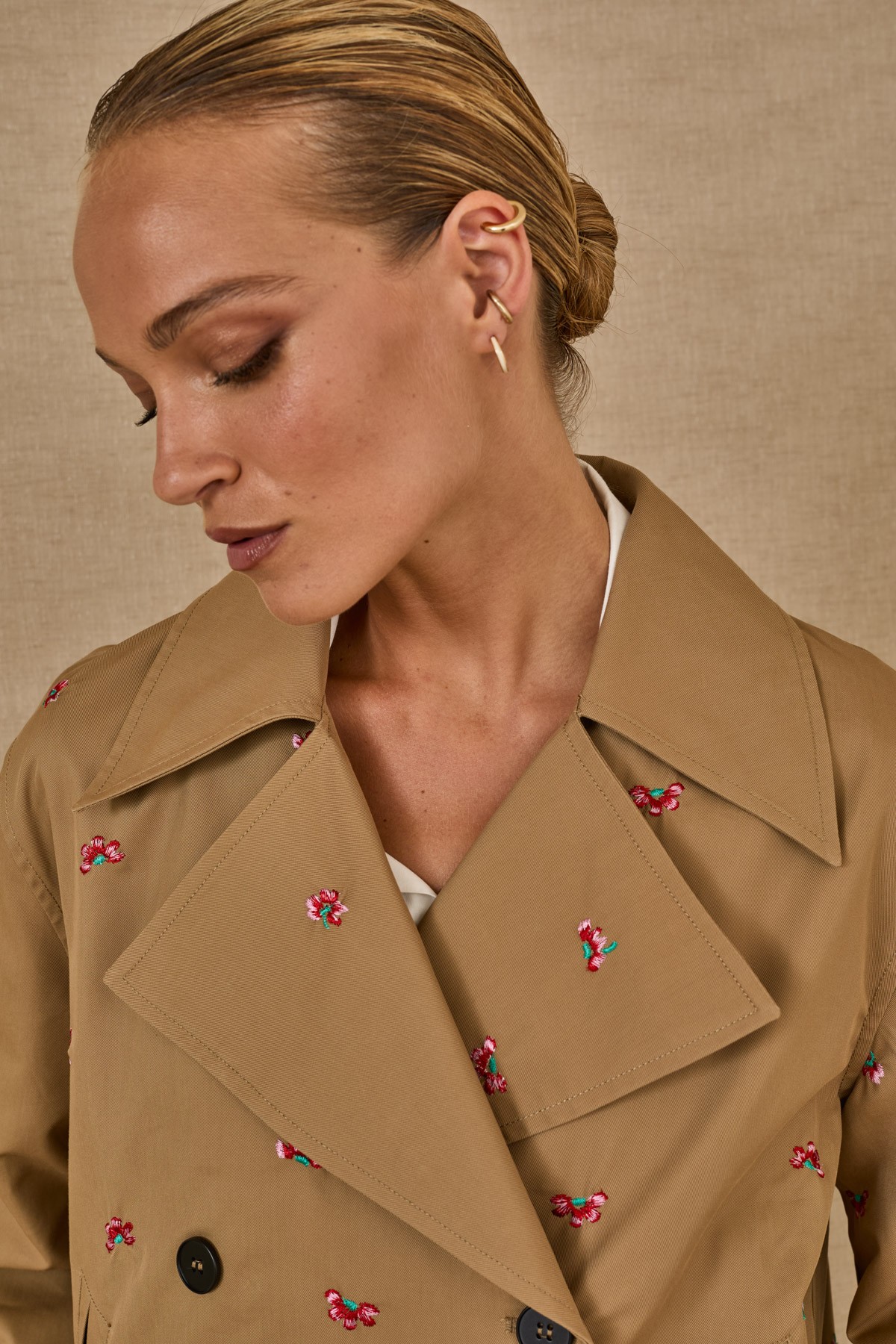 Ελαφρύ κοντό καπαρντινάκι