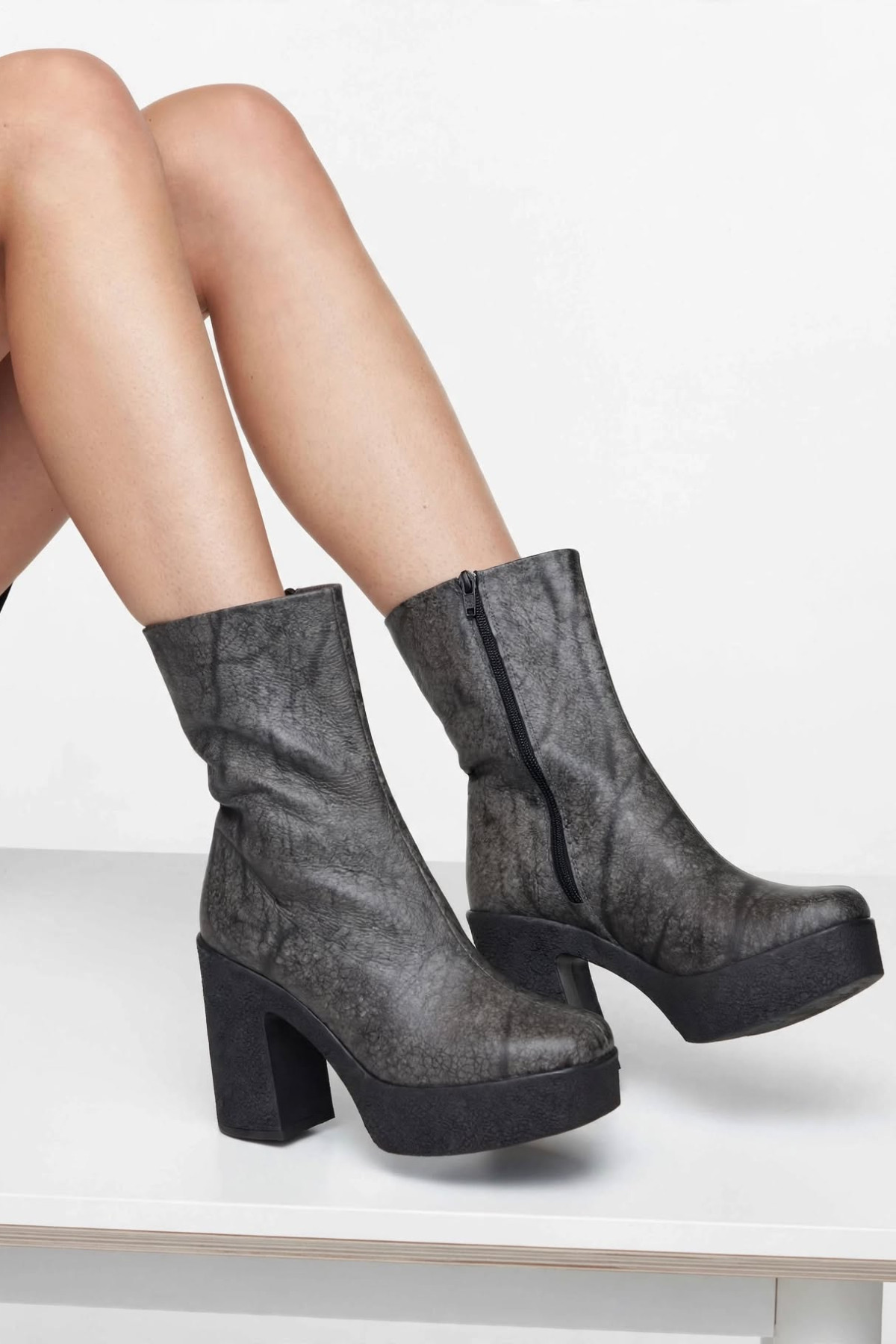Anatomic leather ankle boots - Gray
