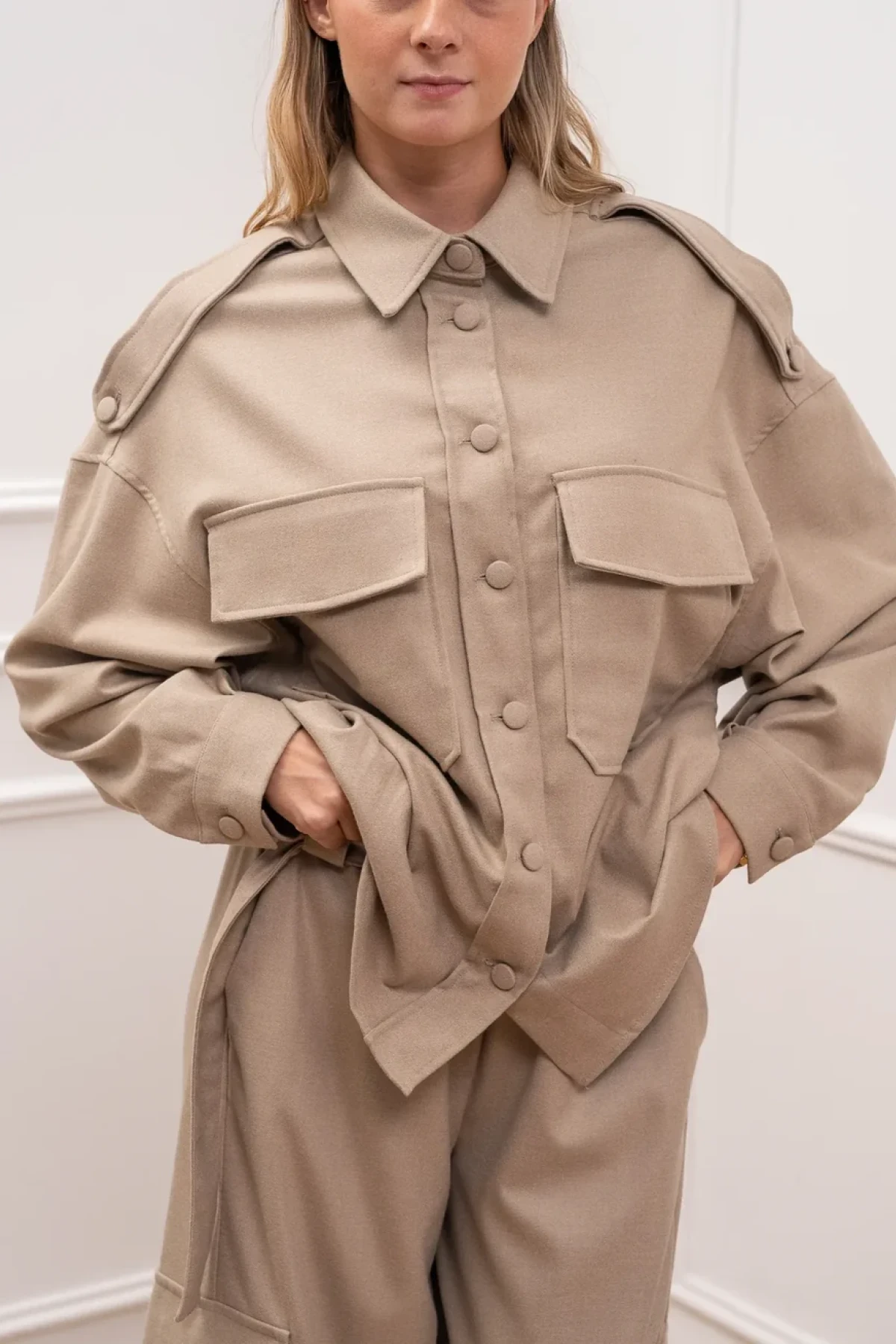 Oversized  πουκάμισο από μαλακό, suede-effect ύφασμα με βελούδινη αφή