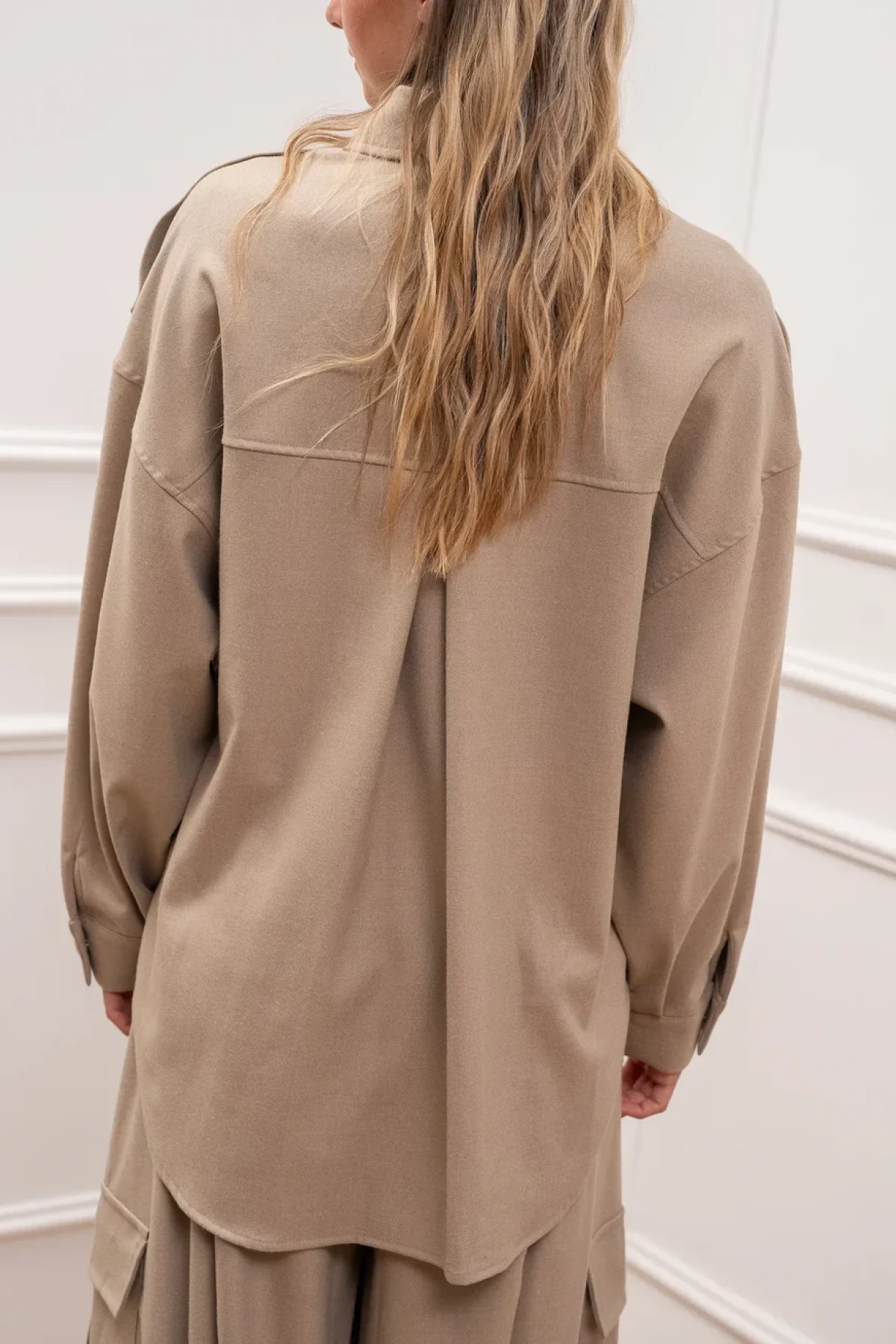 Oversized  πουκάμισο από μαλακό, suede-effect ύφασμα με βελούδινη αφή