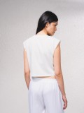 T-SHIRT ME ΑΝΟΙΓΜΑ ΜΠΡΟΣΤΑ ΔΙΑΚΟΣΜΗΜΕΝΟ ΜΕ ΛΑΜΠΕΡΕΣ ΠΕΤΡΕΣ