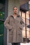 REVERSIBLE AND FEMININE COAT WITH HOOD.