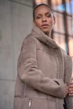 REVERSIBLE AND FEMININE COAT WITH HOOD.